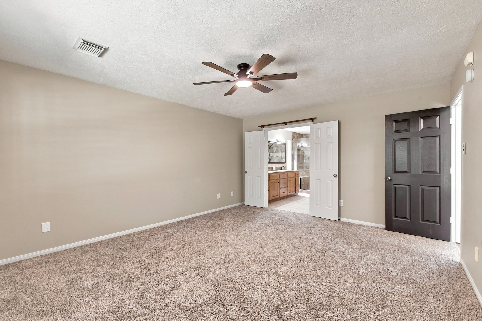 457 Shady Creek Drive Property Photo 15