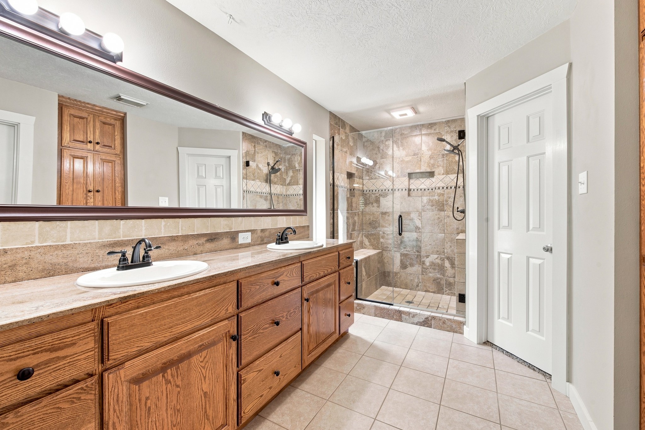 457 Shady Creek Drive Property Photo 17