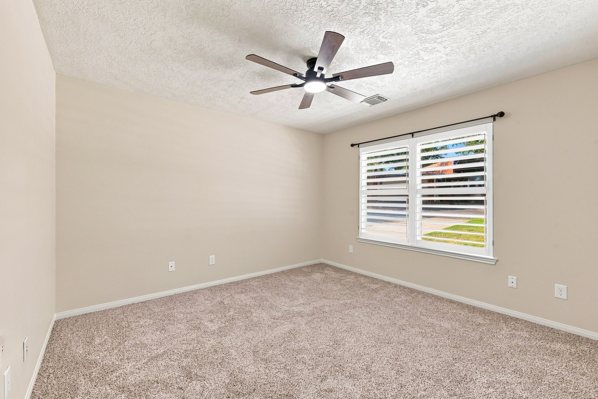 457 Shady Creek Drive Property Photo 20