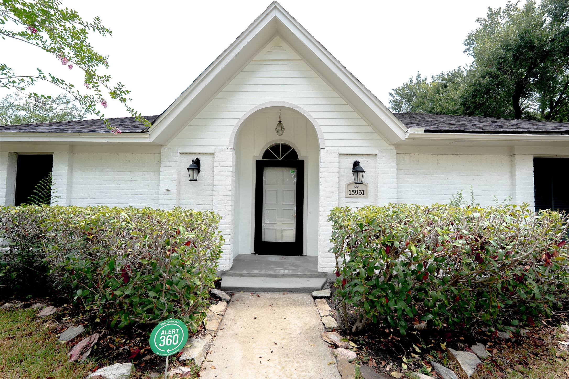 15931 Boulder Oaks Drive Property Photo 2