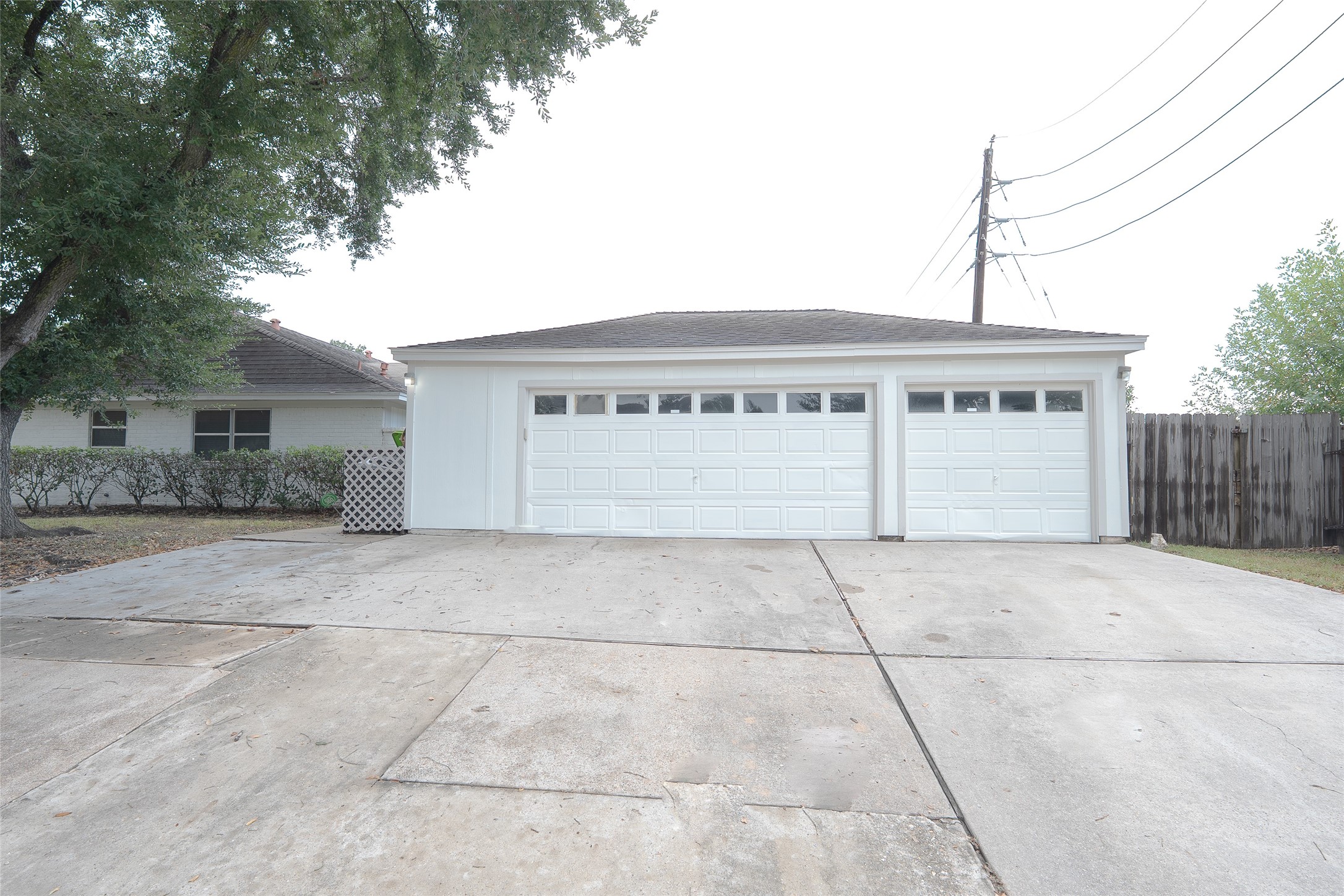15931 Boulder Oaks Drive Property Photo 4