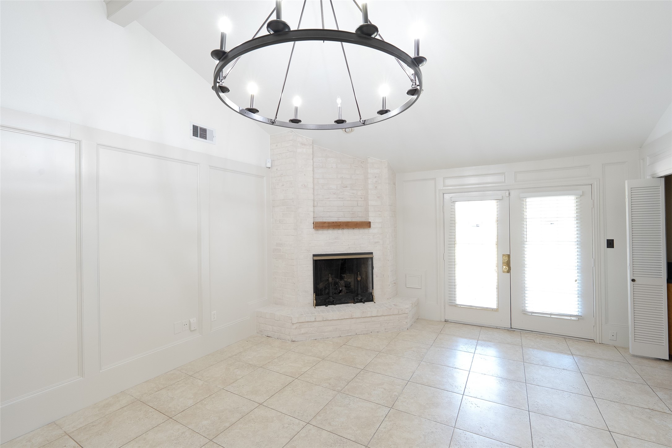 15931 Boulder Oaks Drive Property Photo 5