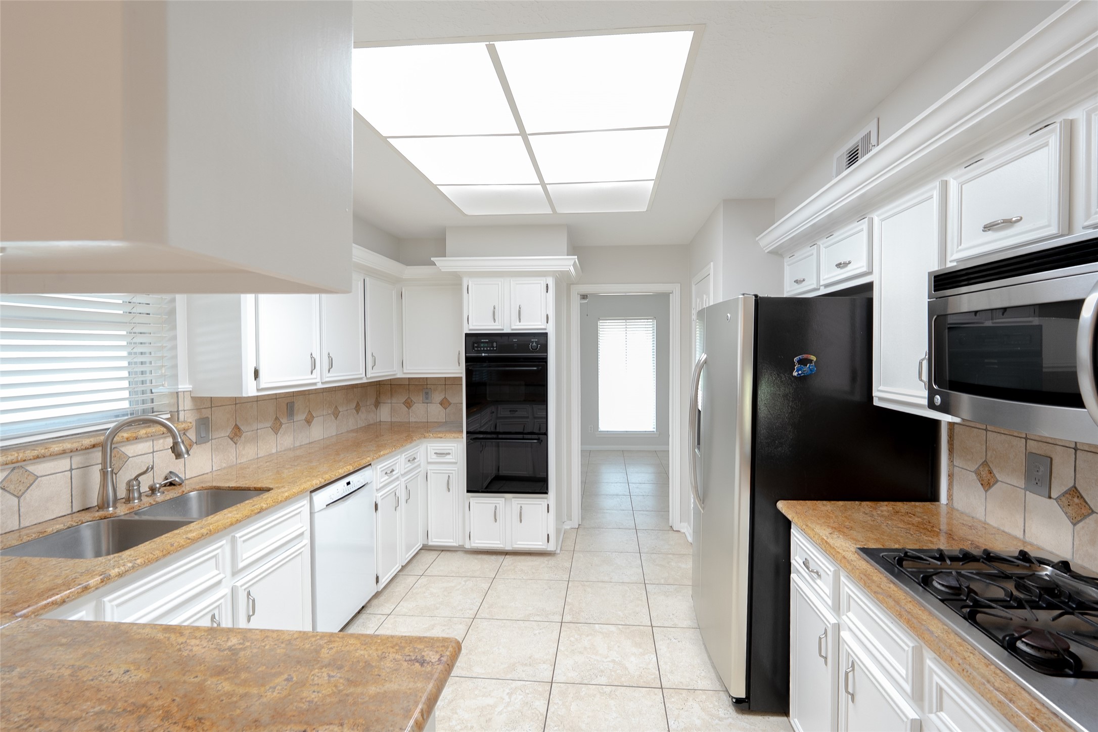 15931 Boulder Oaks Drive Property Photo 16