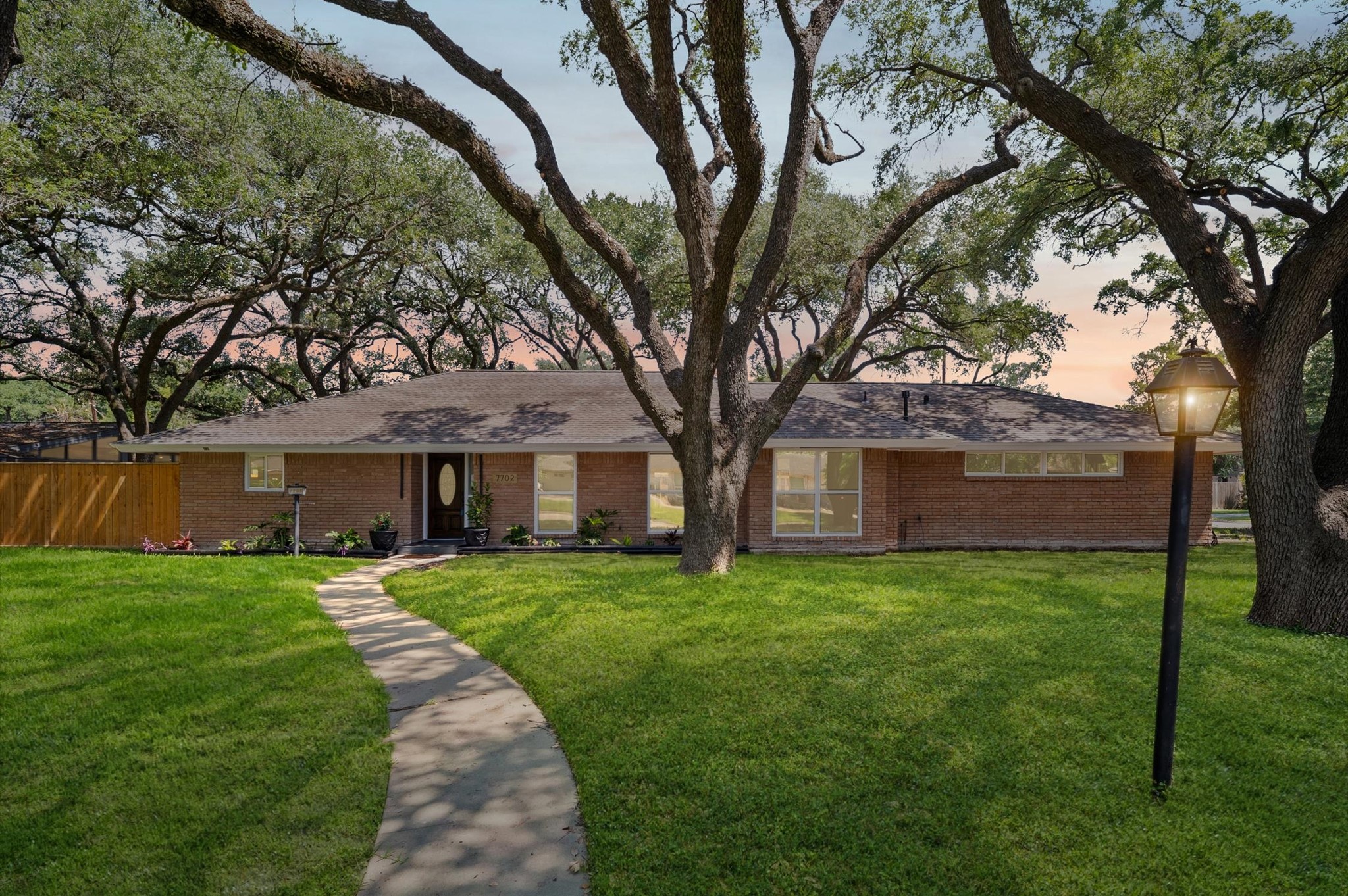 7702 Nairn Street Property Photo 1