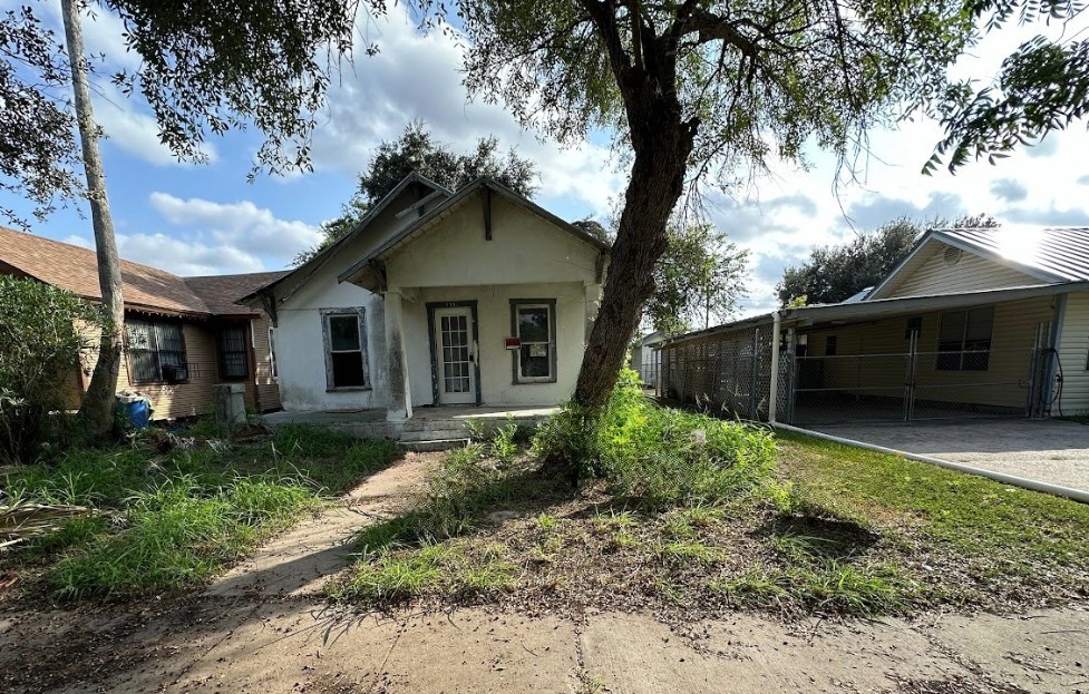 214 E Lee Street Property Photo 1