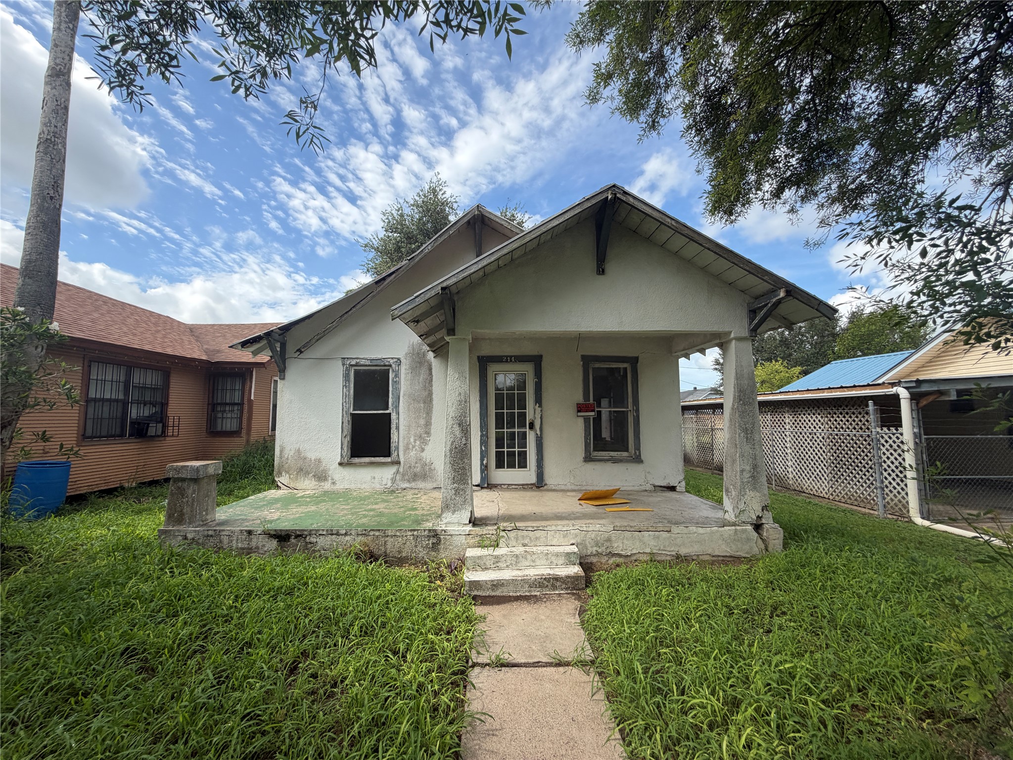 214 E Lee Street Property Photo 1