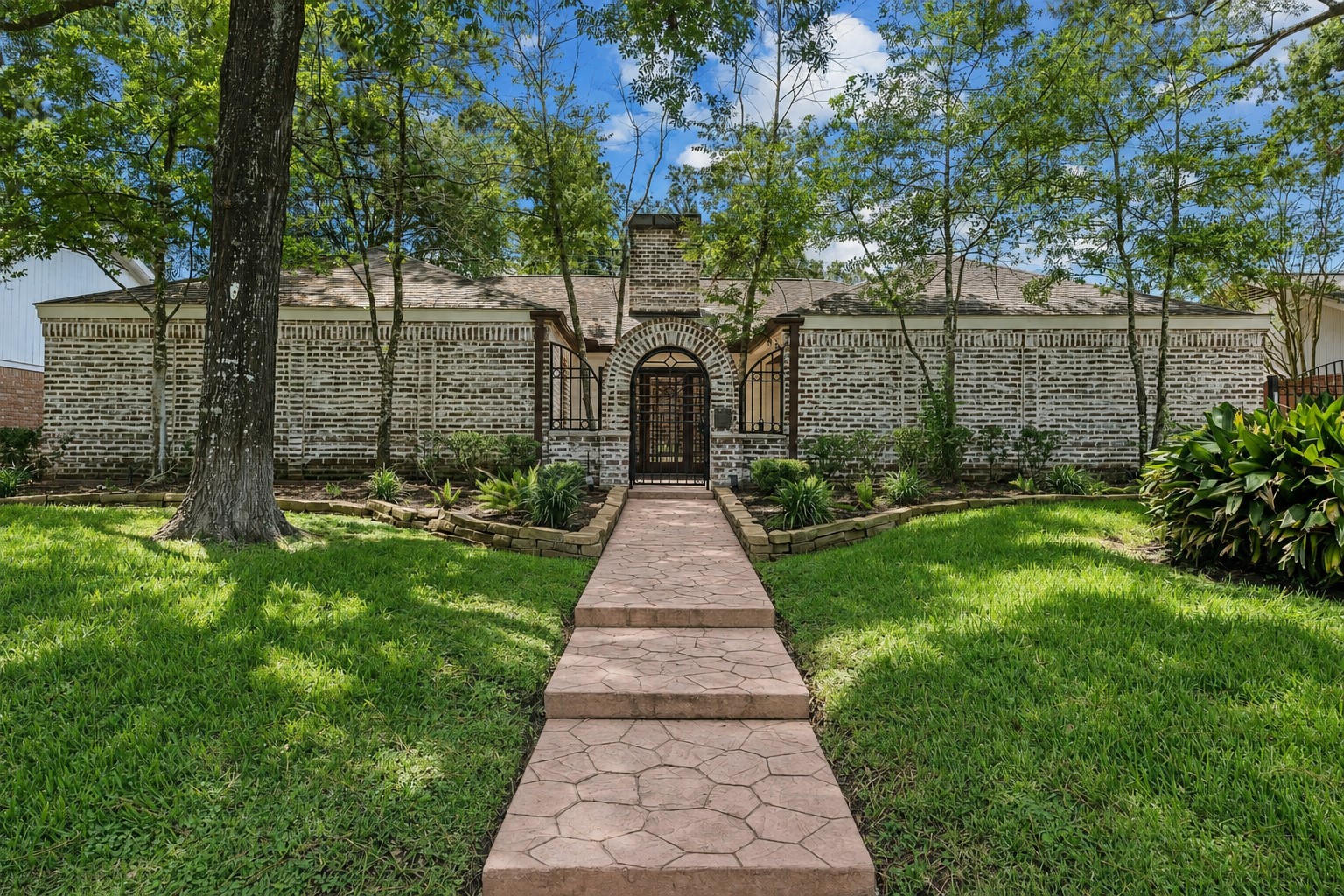 10007 Cedar Creek Drive Property Photo 1
