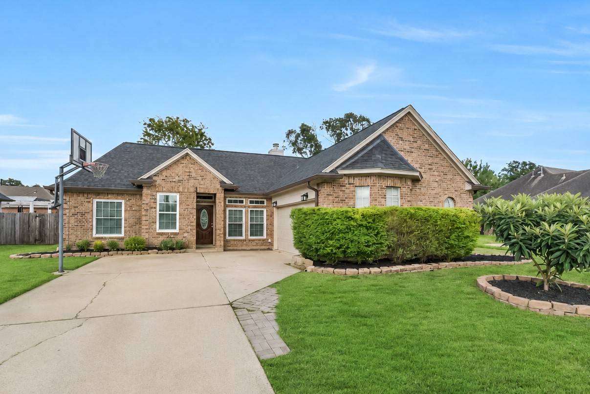18618 Autumn Hills Drive Property Photo 1
