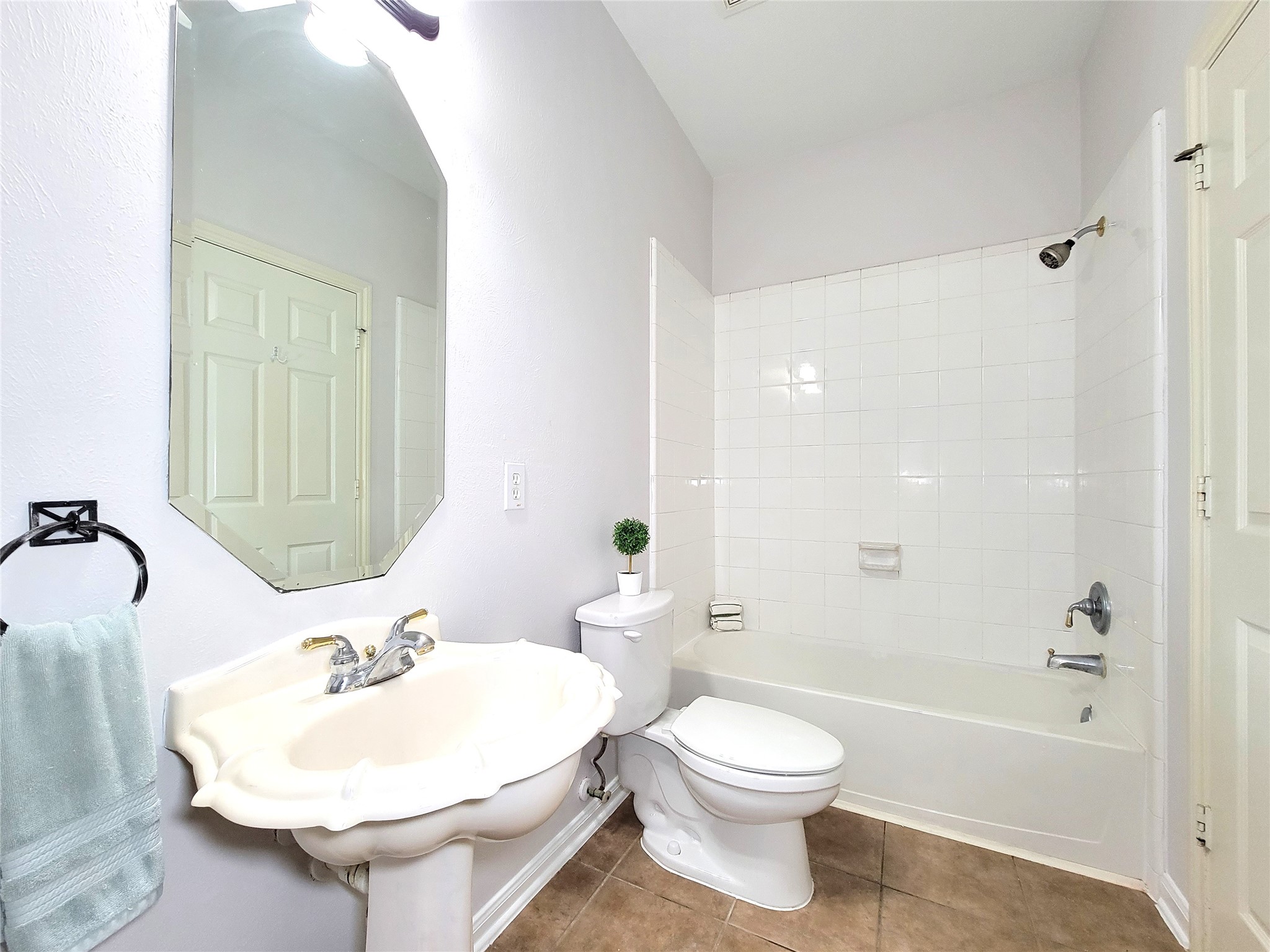 17715 Laguna Trail Drive Property Photo 29