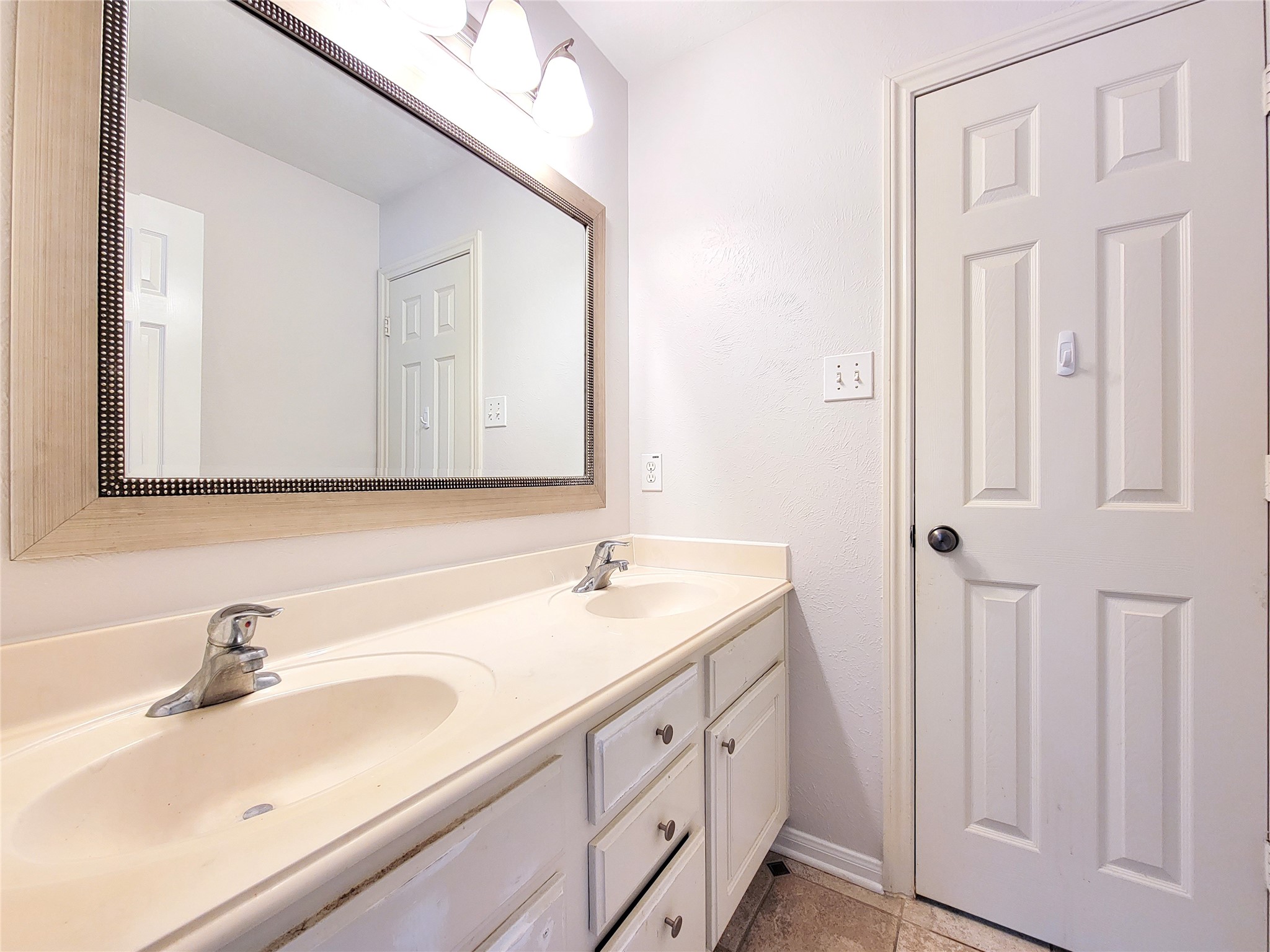 17715 Laguna Trail Drive Property Photo 37