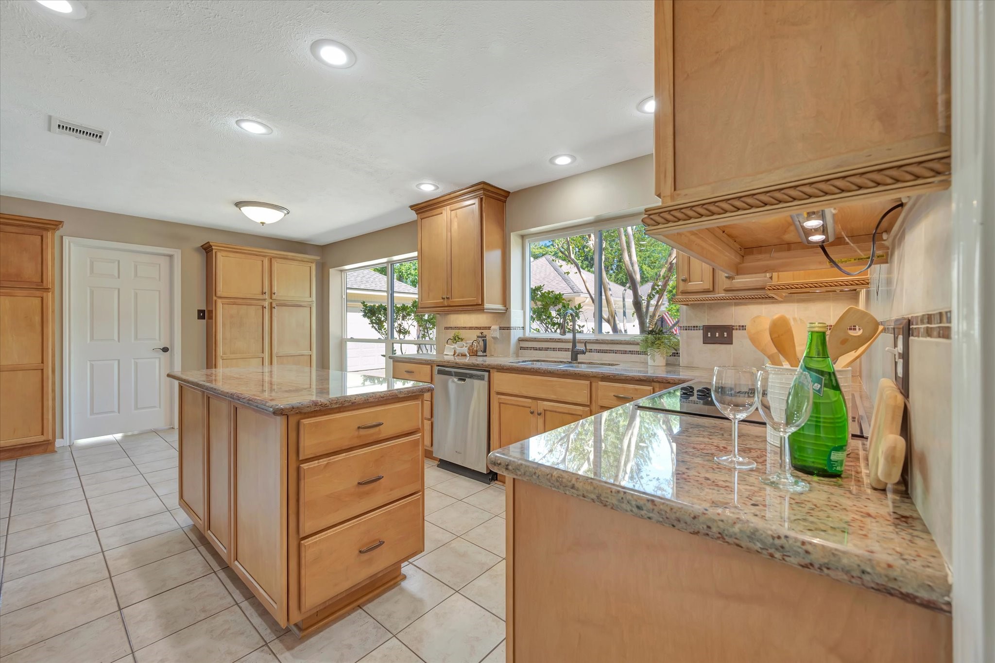 15403 Willow Shores Drive Property Photo 9