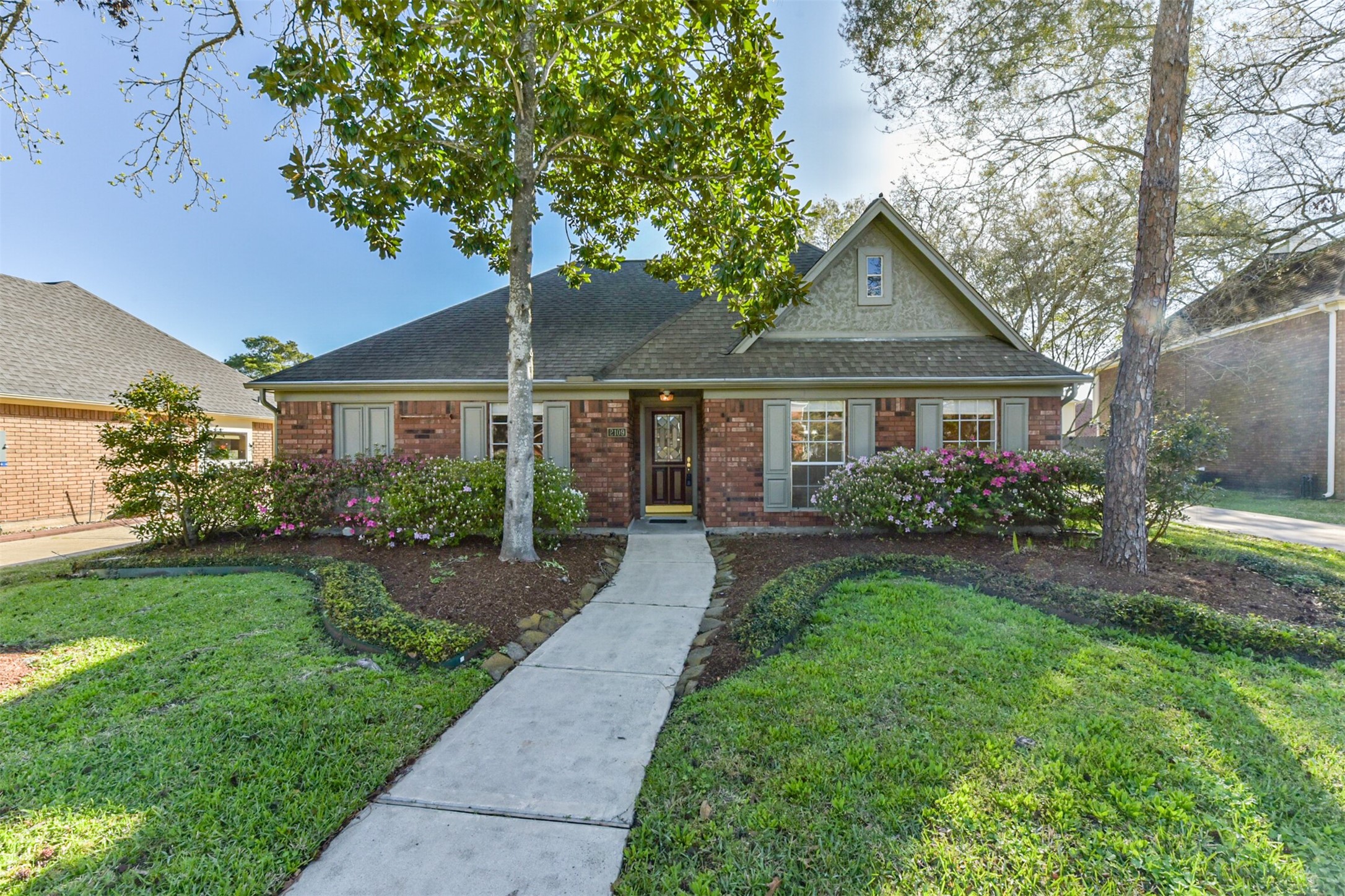 2109 Royal Oaks Drive Property Photo