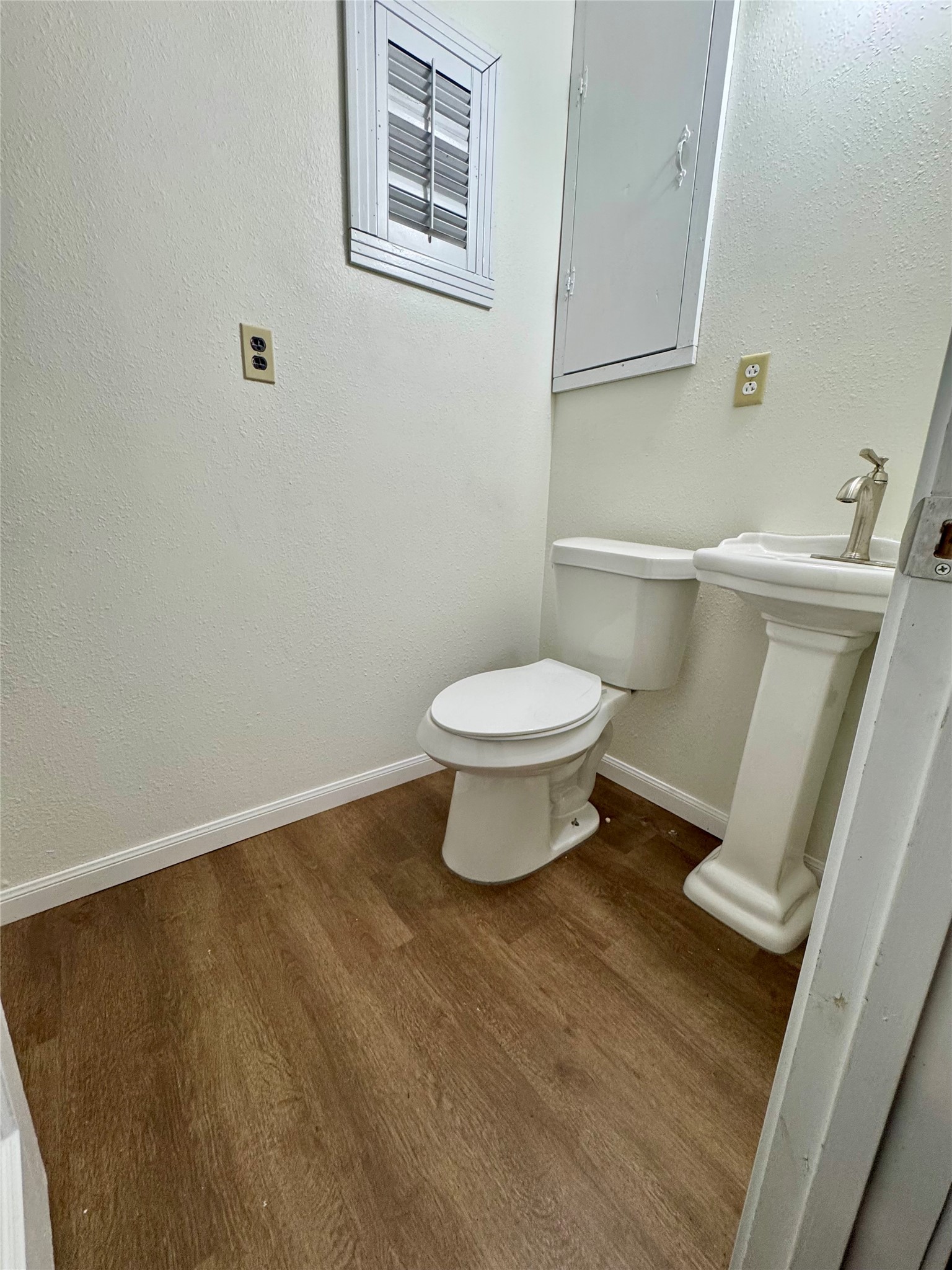 4039 Erby Street A Property Photo 10
