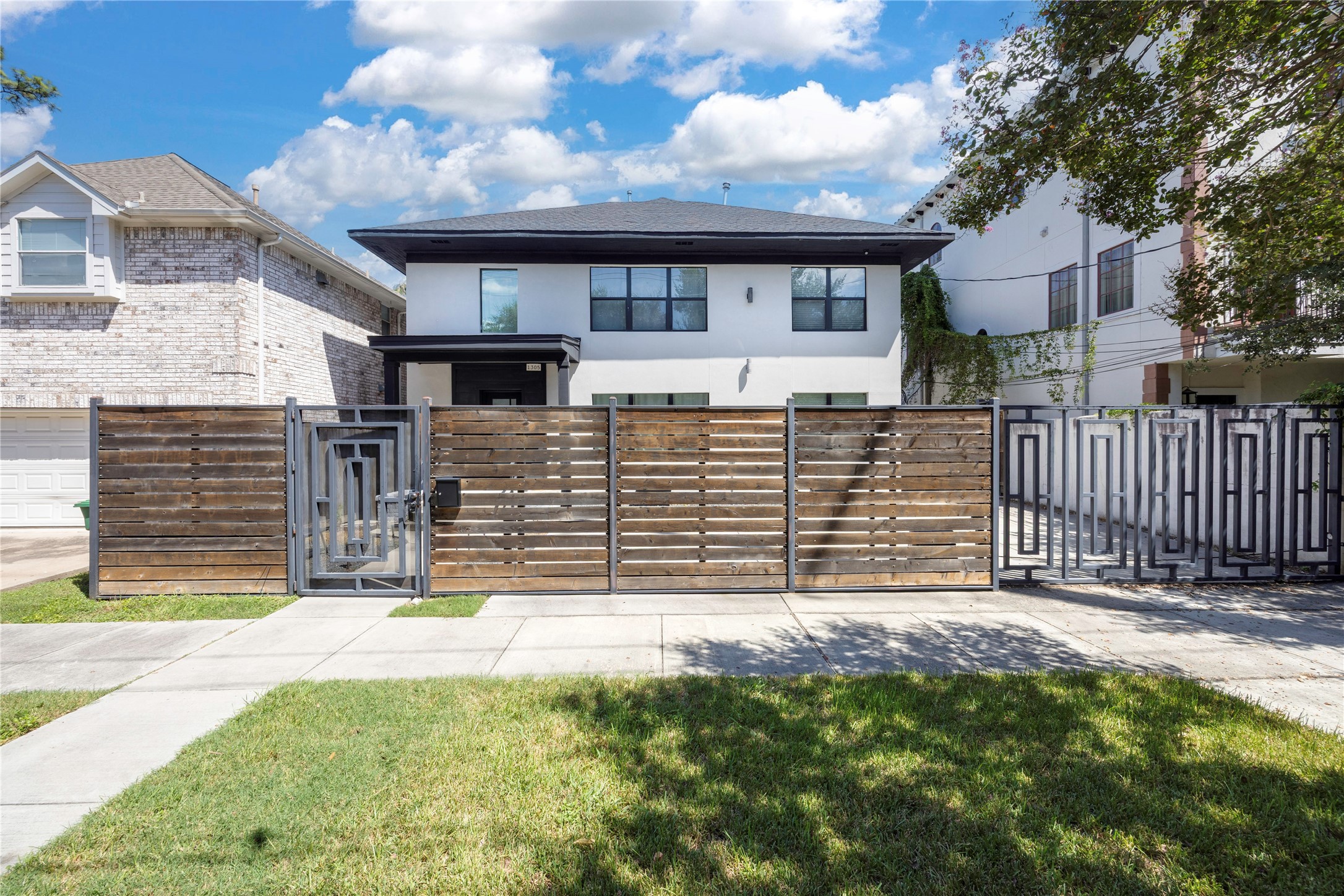 1305 Blodgett Street Property Photo 1