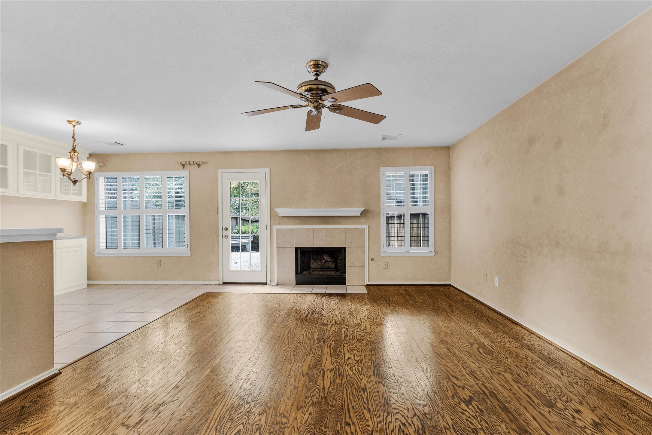 31 N Walden Elms Circle Property Photo 4