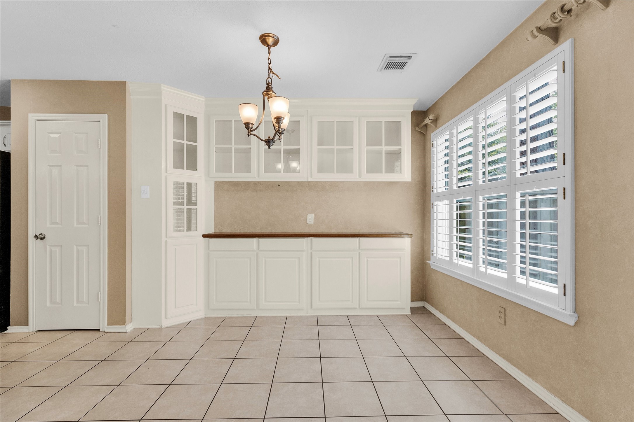 31 N Walden Elms Circle Property Photo 8