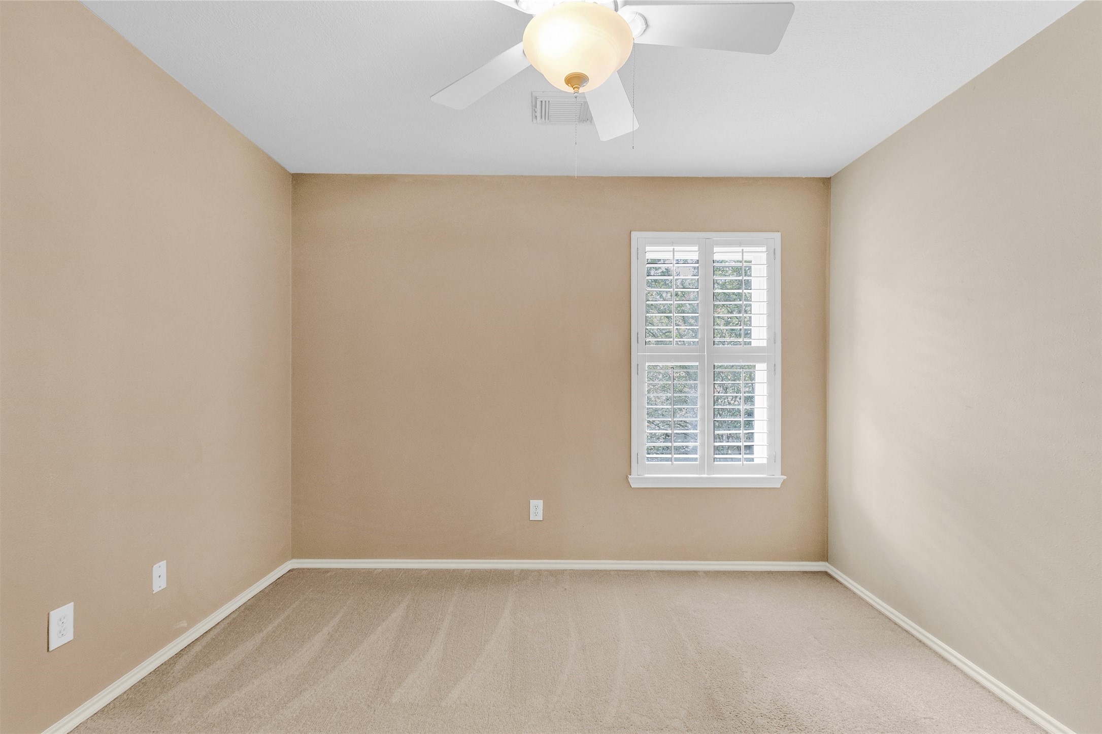 31 N Walden Elms Circle Property Photo 16