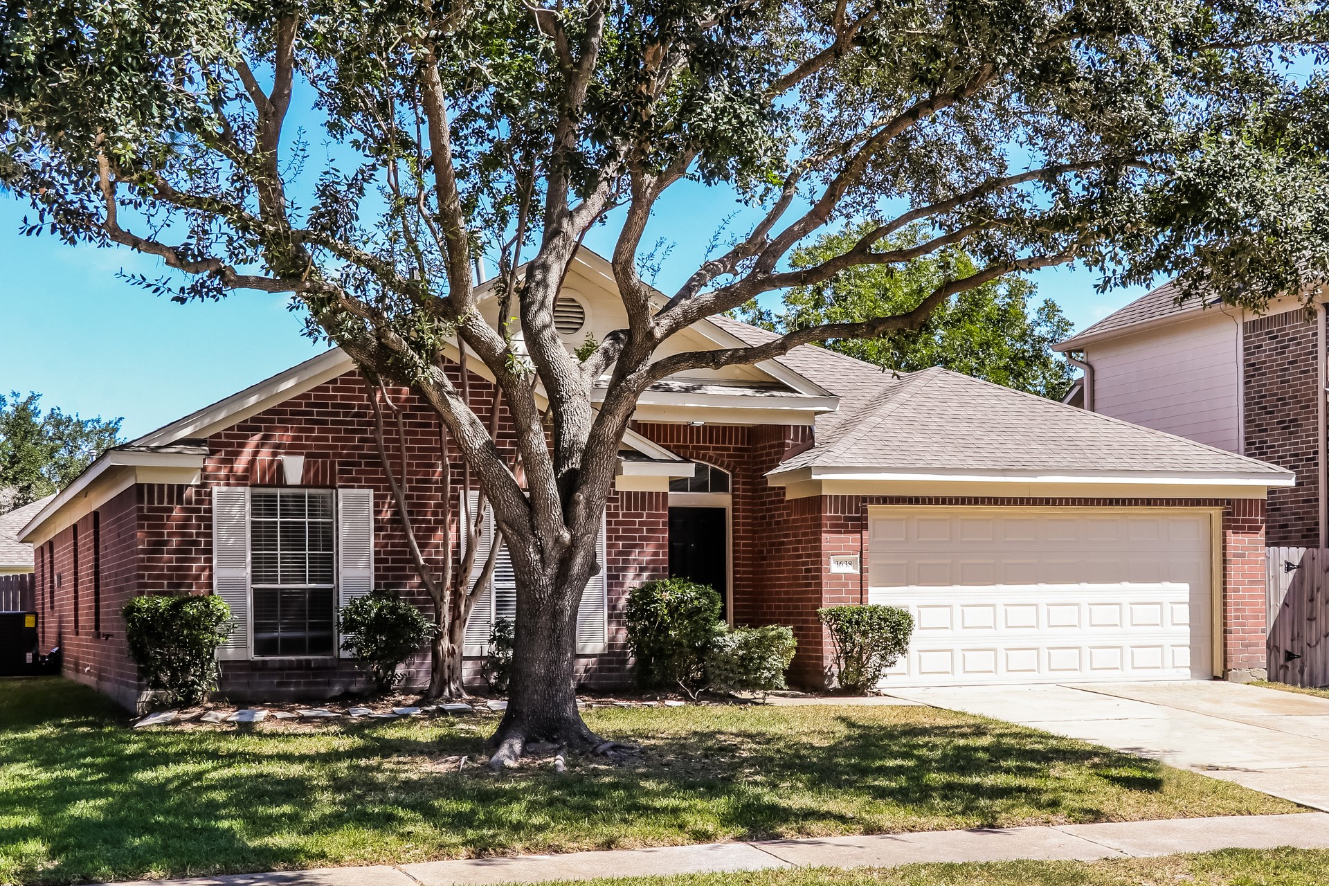 3638 Slocom Drive Property Photo 3