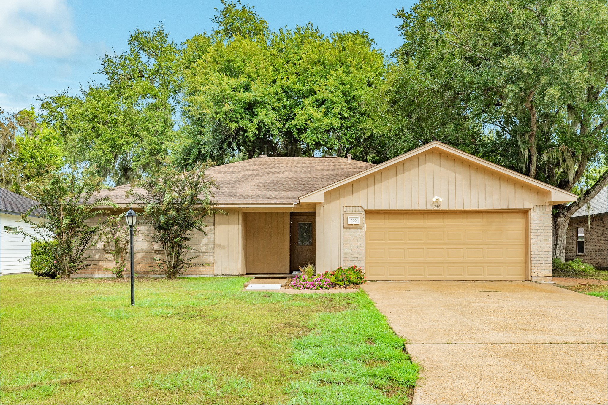 256 Freeman Boulevard Property Photo 1