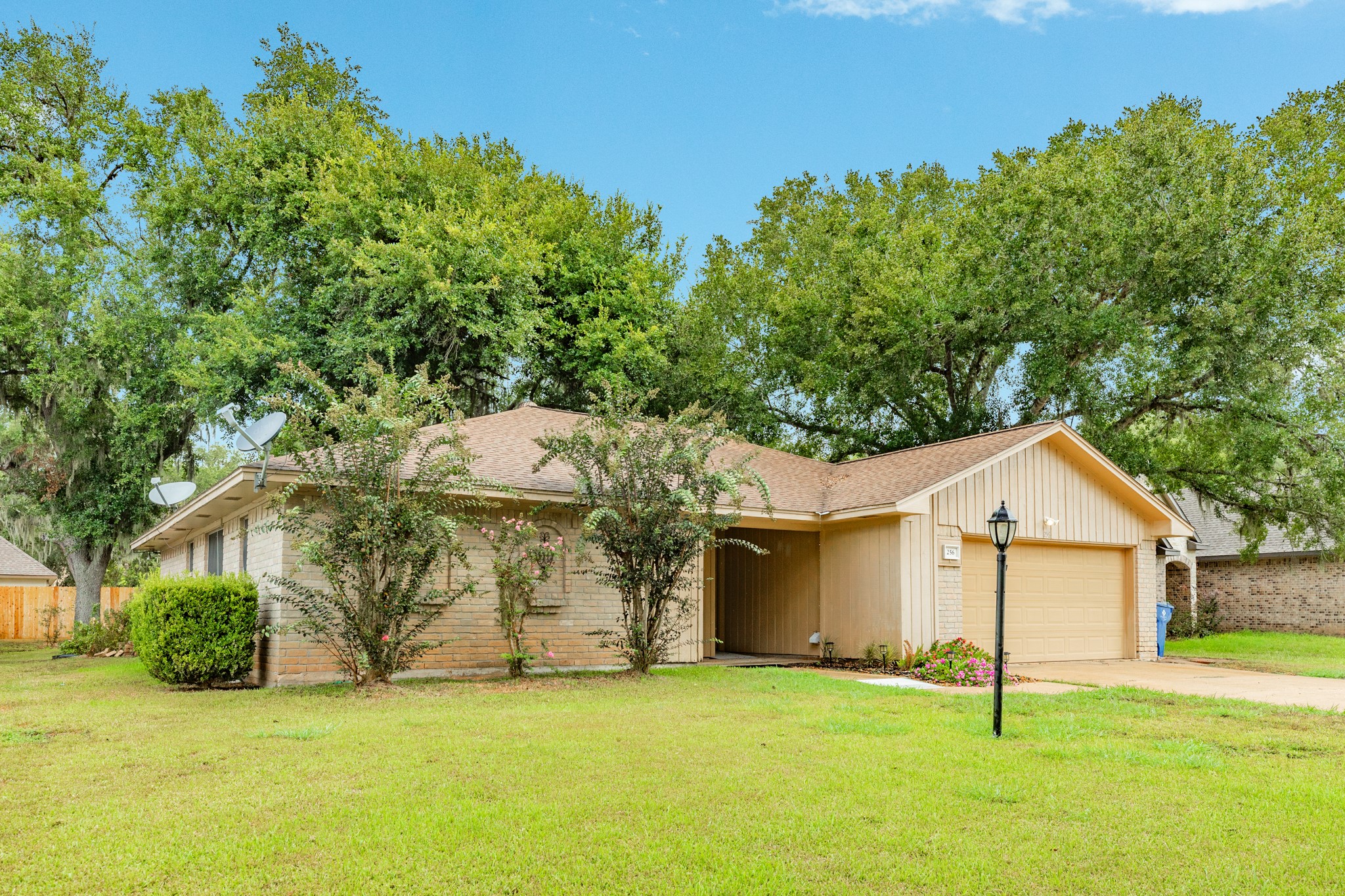 256 Freeman Boulevard Property Photo 3