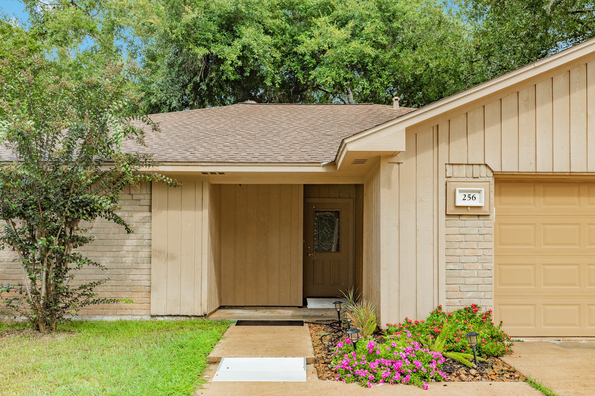 256 Freeman Boulevard Property Photo 4