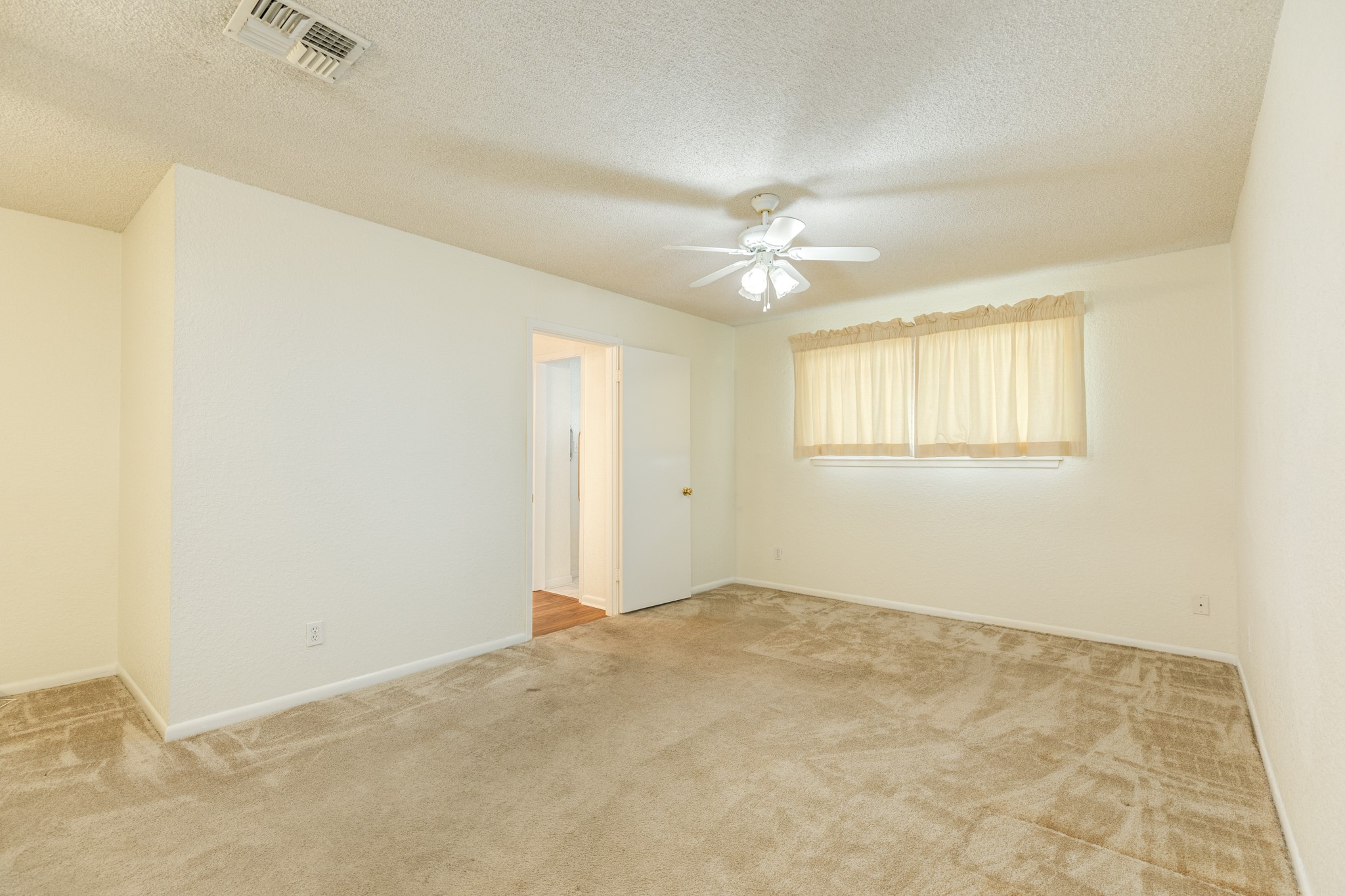 256 Freeman Boulevard Property Photo 15