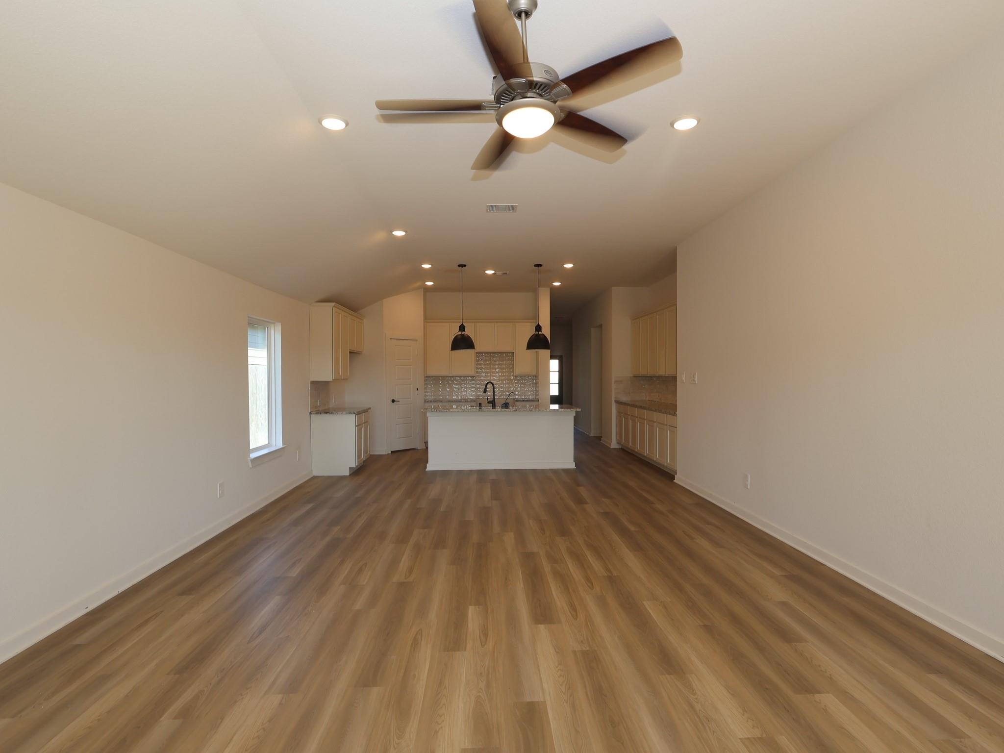 810 Ridgewood Cliffs Court, Willis Tx 77378 Property Photo 4