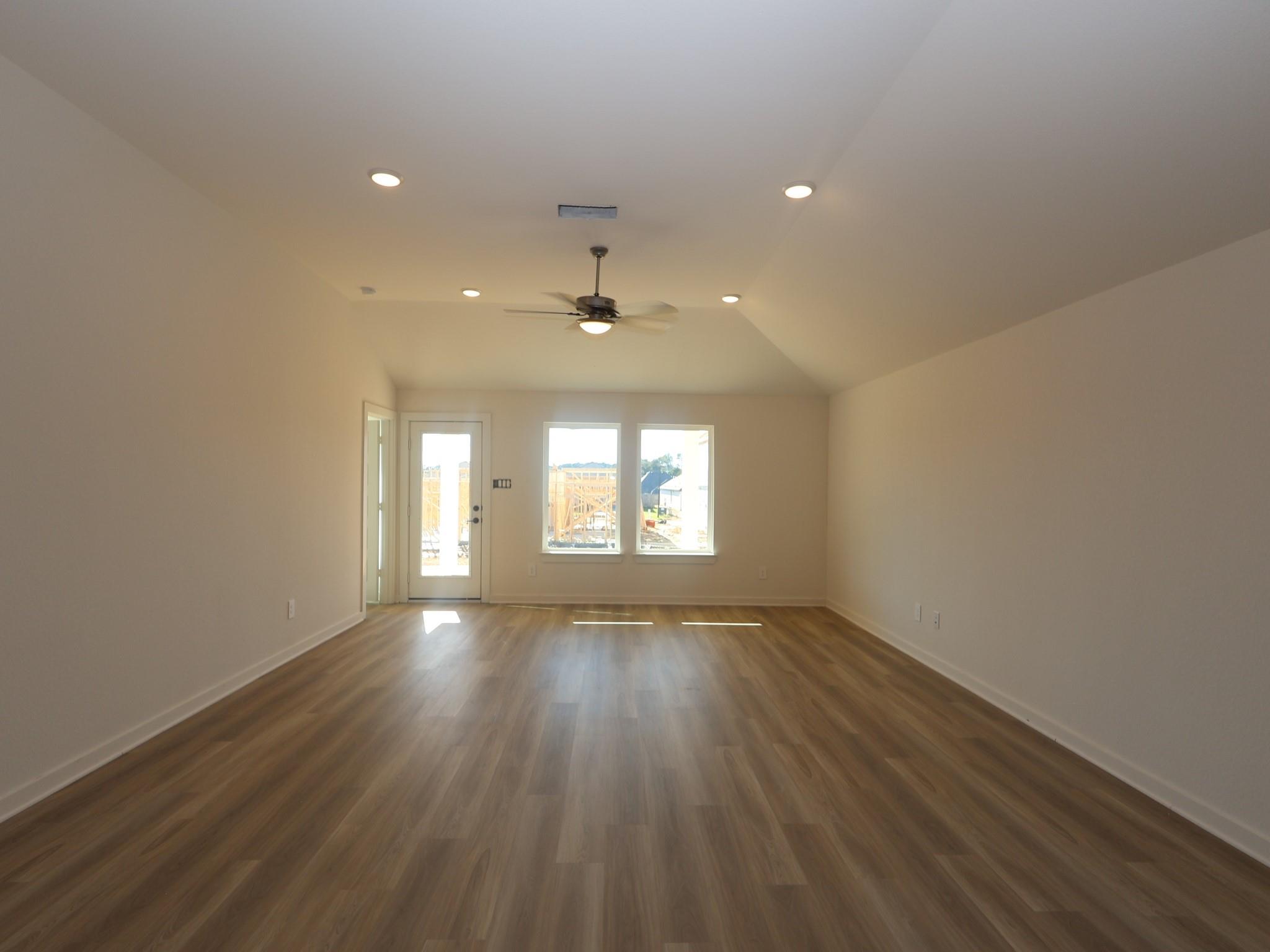 810 Ridgewood Cliffs Court, Willis Tx 77378 Property Photo 5