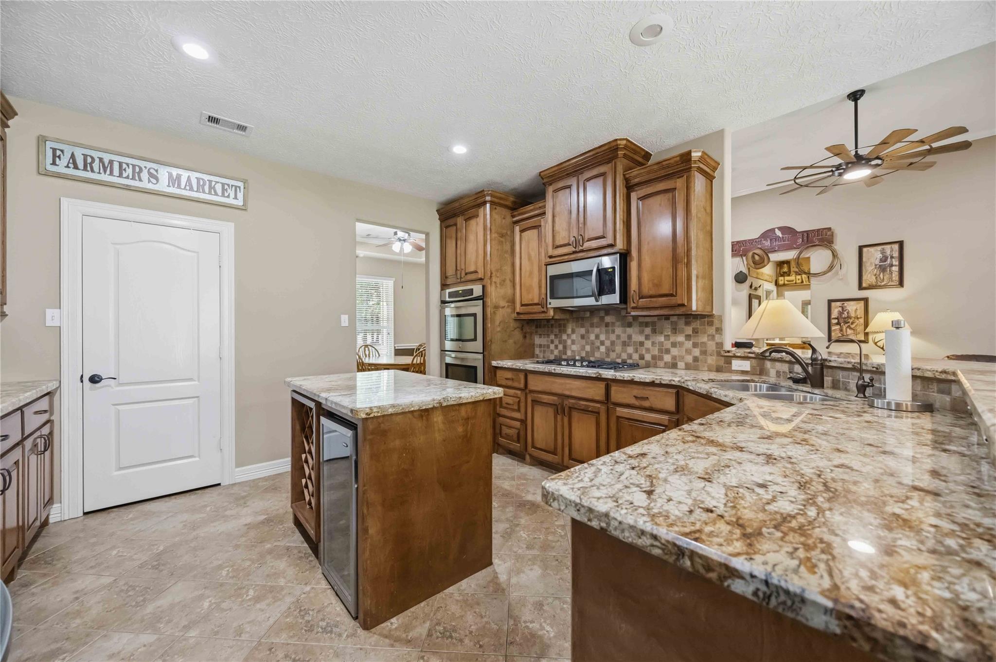21015 Angus Drive Property Photo 5