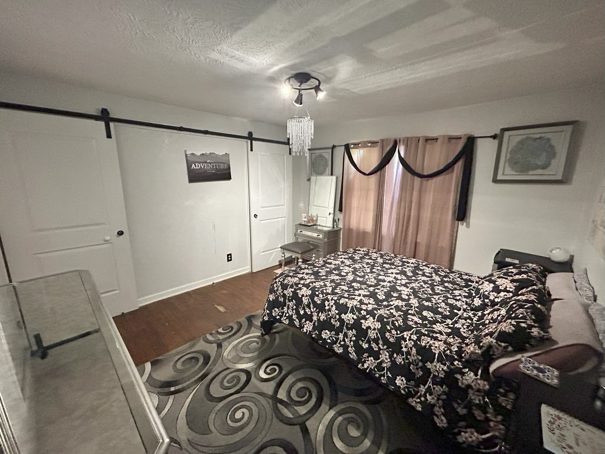 319 E Walnut Property Photo 11
