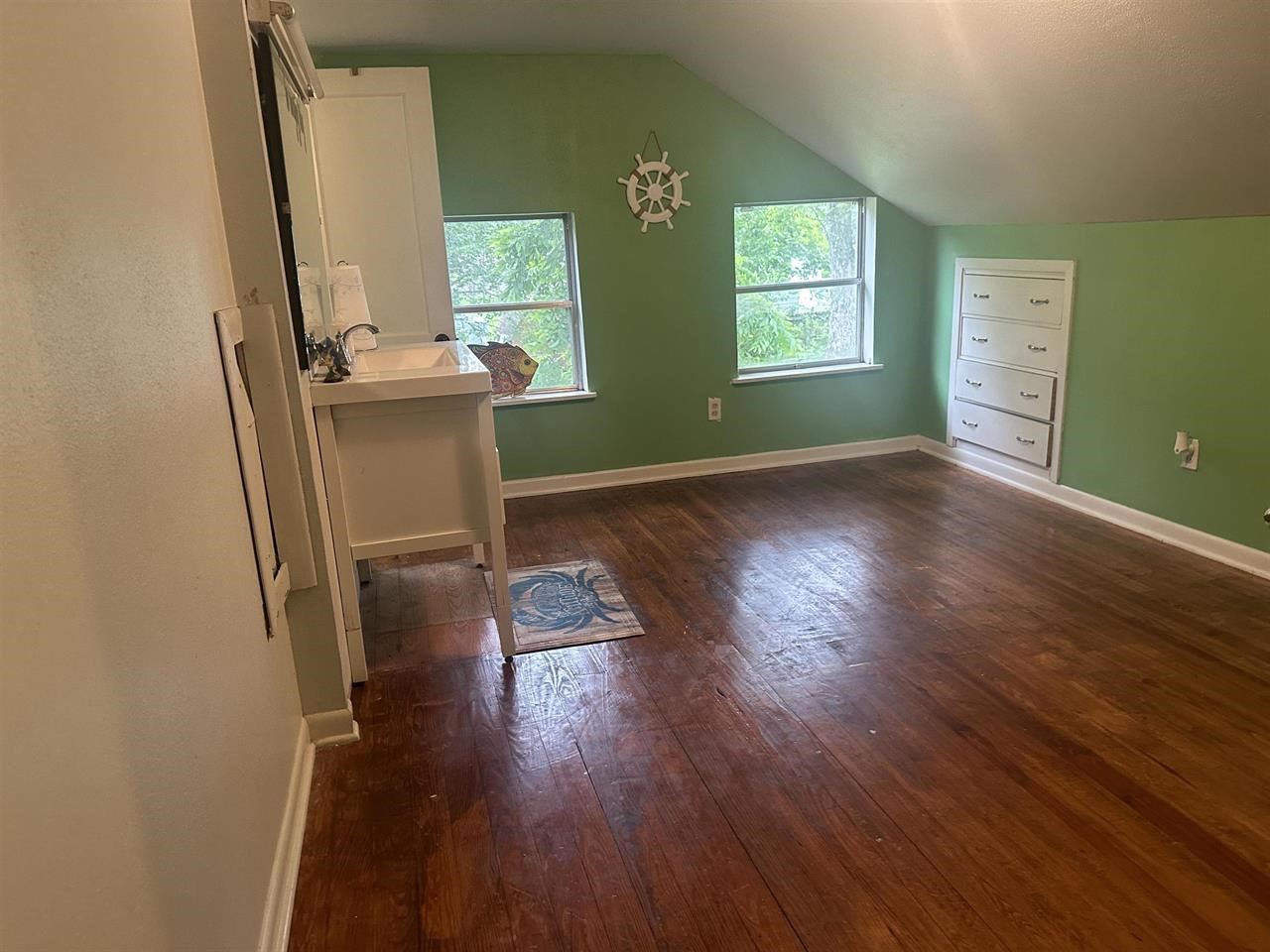 319 E Walnut Property Photo 15