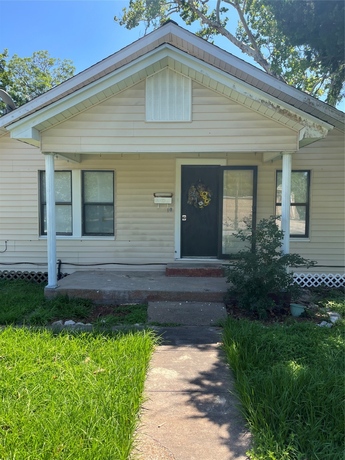 205 N Elm Street Property Photo 2