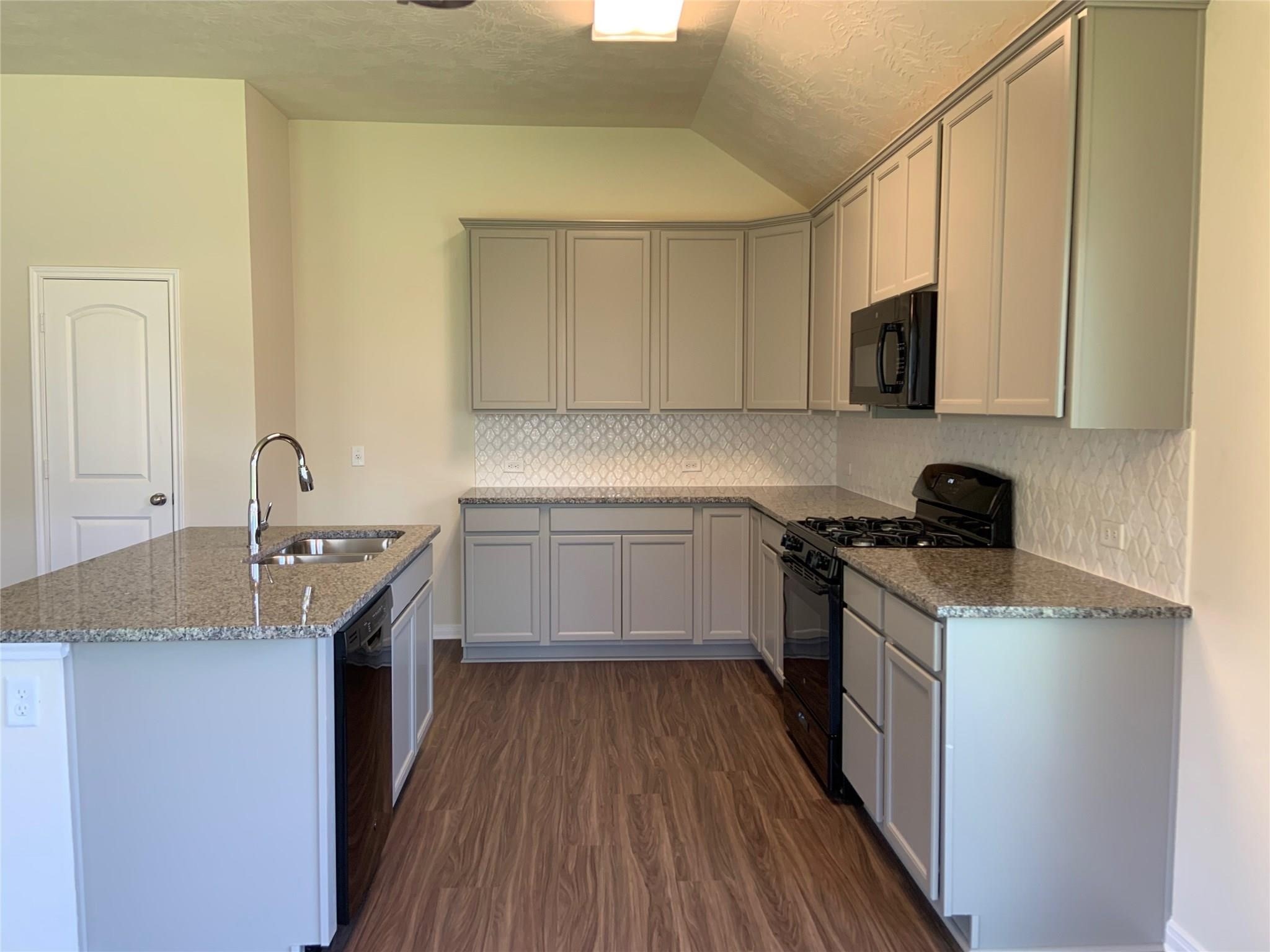 139 Bates Court Property Photo 10