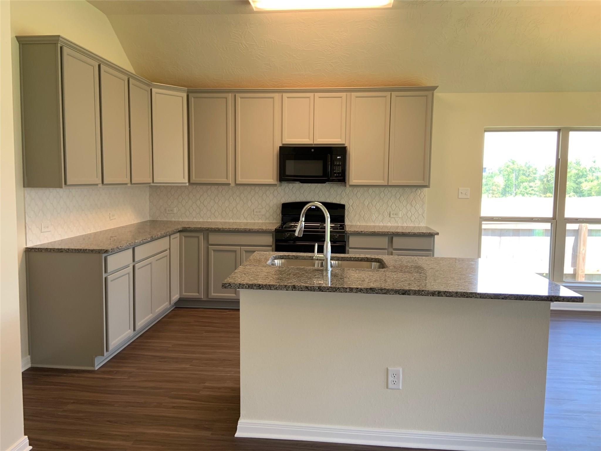 139 Bates Court Property Photo 11