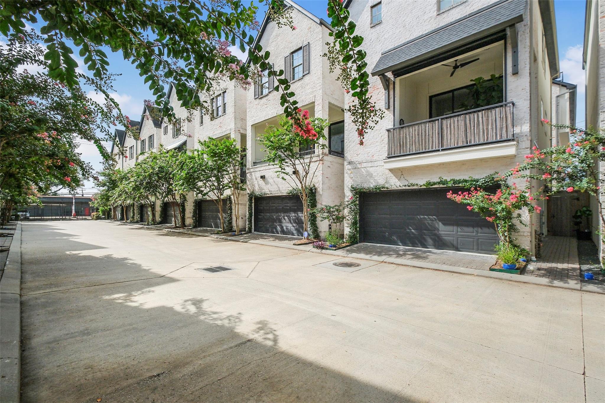 4010 University Grove Street, Houston TX 77023 Property Photo 1