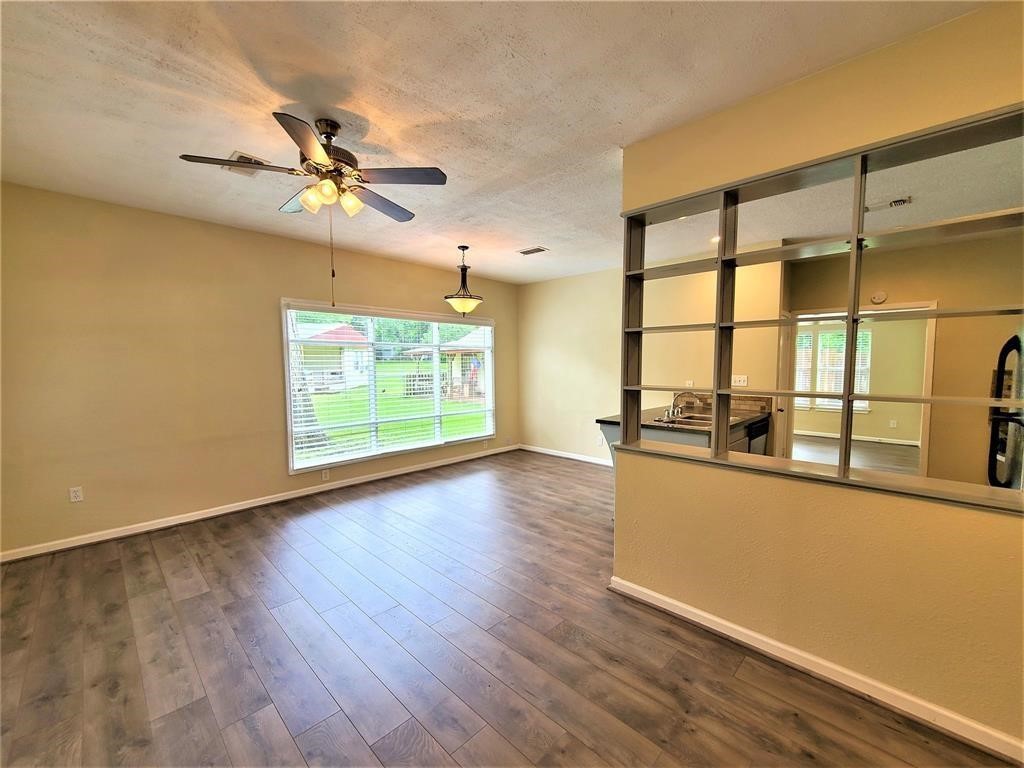 503 Riveredge Drive Property Photo 2