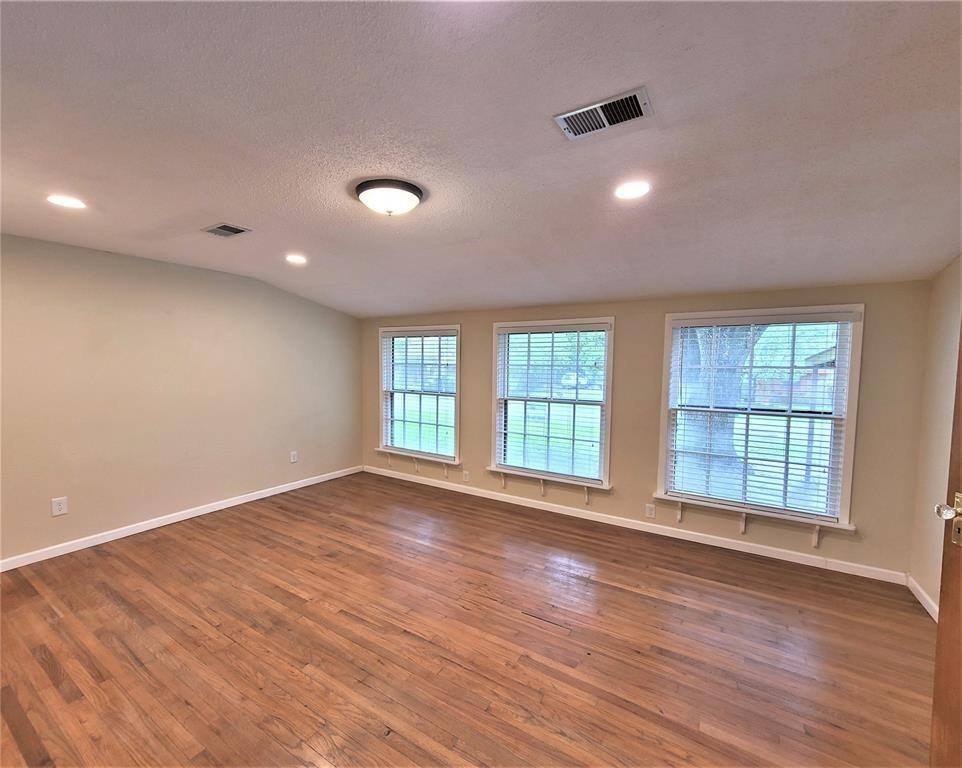503 Riveredge Drive Property Photo 3