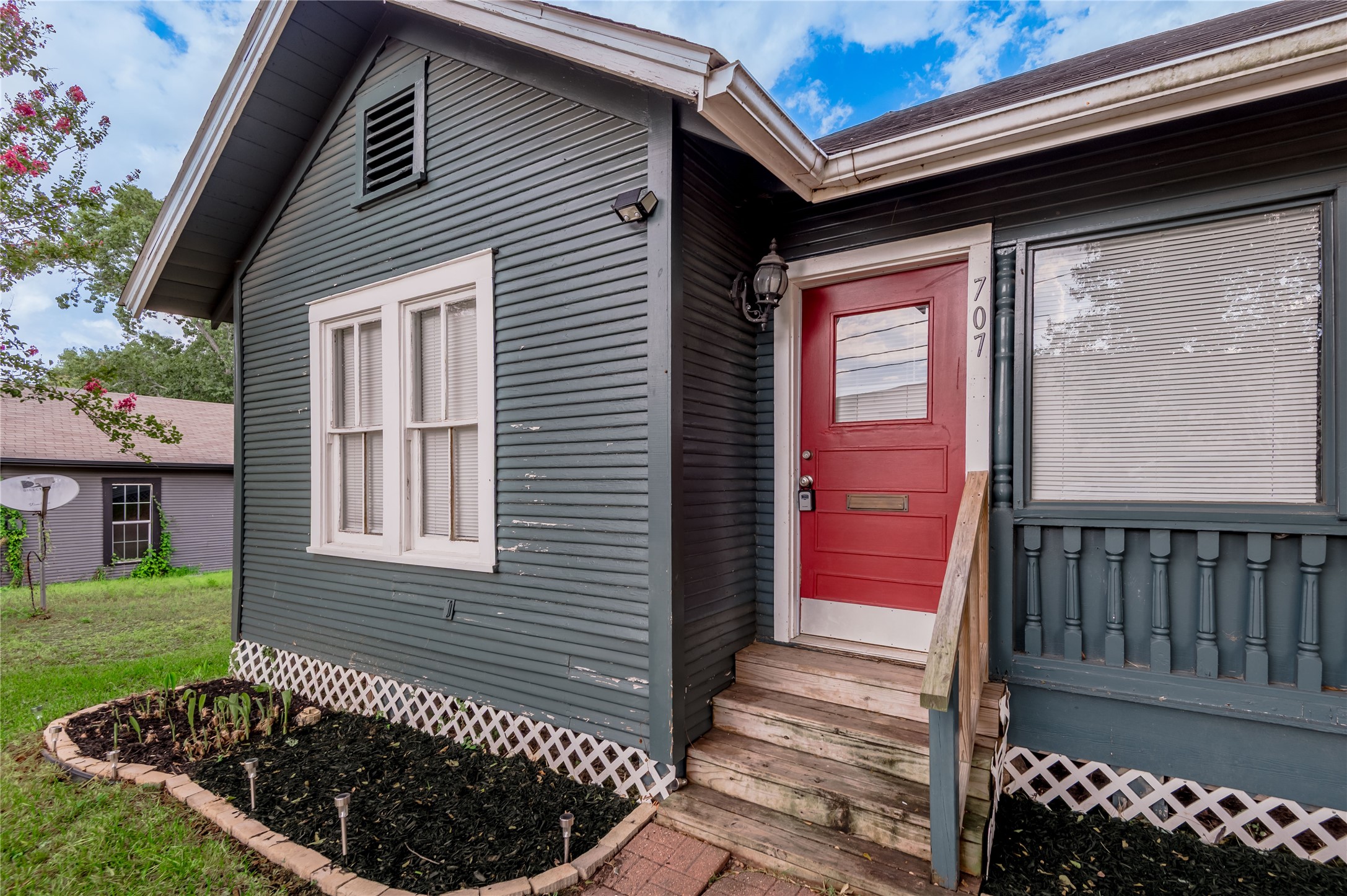 707 Avenue J Property Photo 3