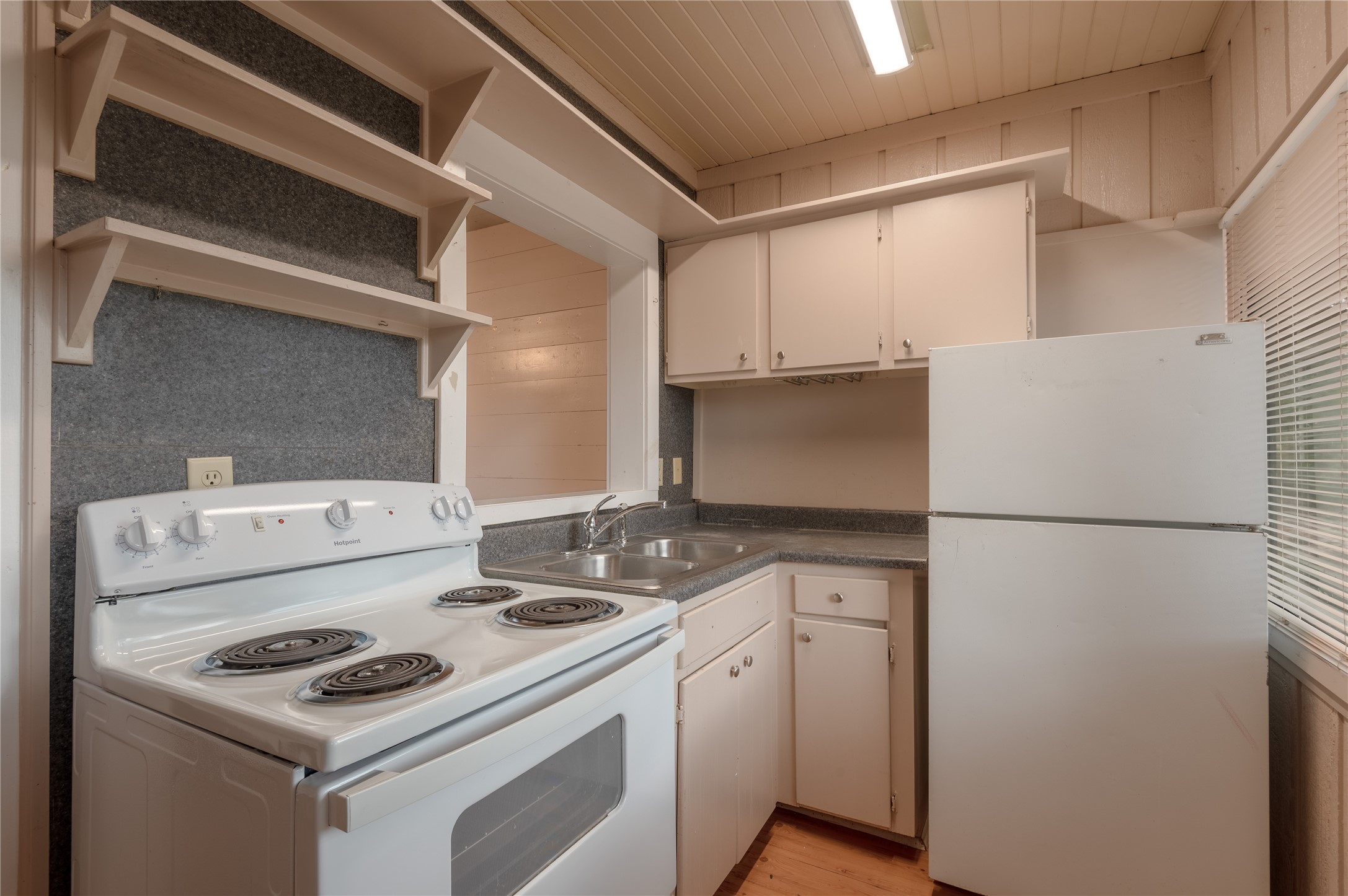 707 Avenue J Property Photo 4