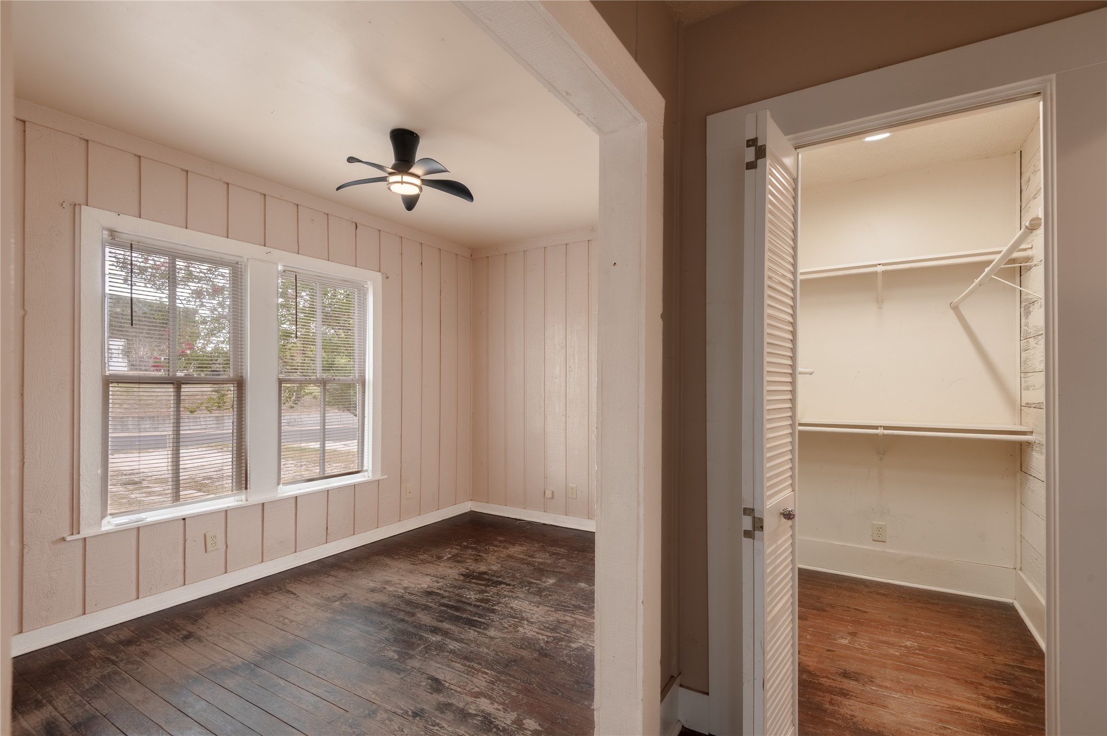 707 Avenue J Property Photo 10