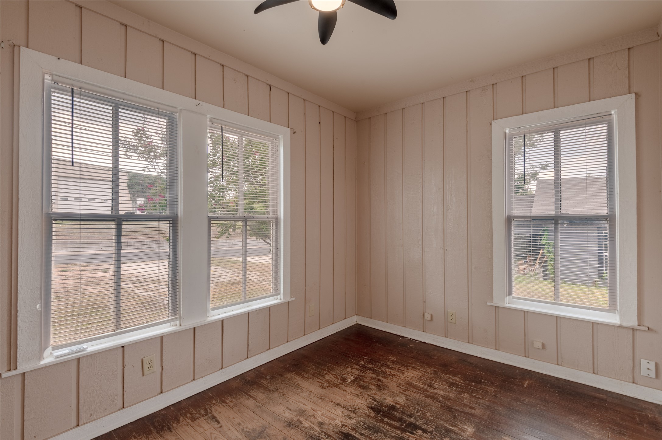 707 Avenue J Property Photo 11