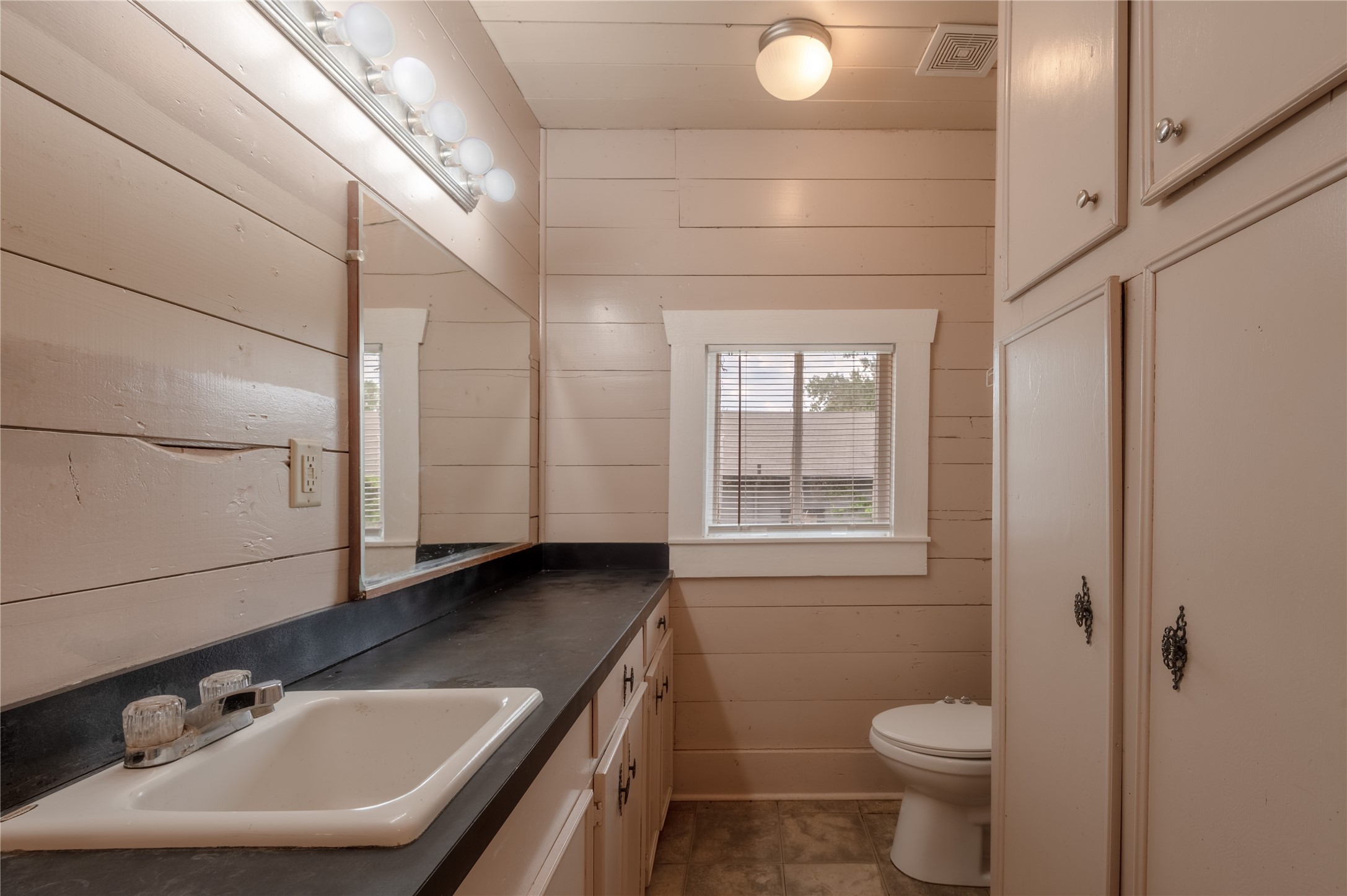 707 Avenue J Property Photo 14