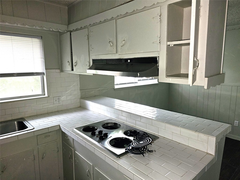 2421 16th Avenue N Property Photo 6