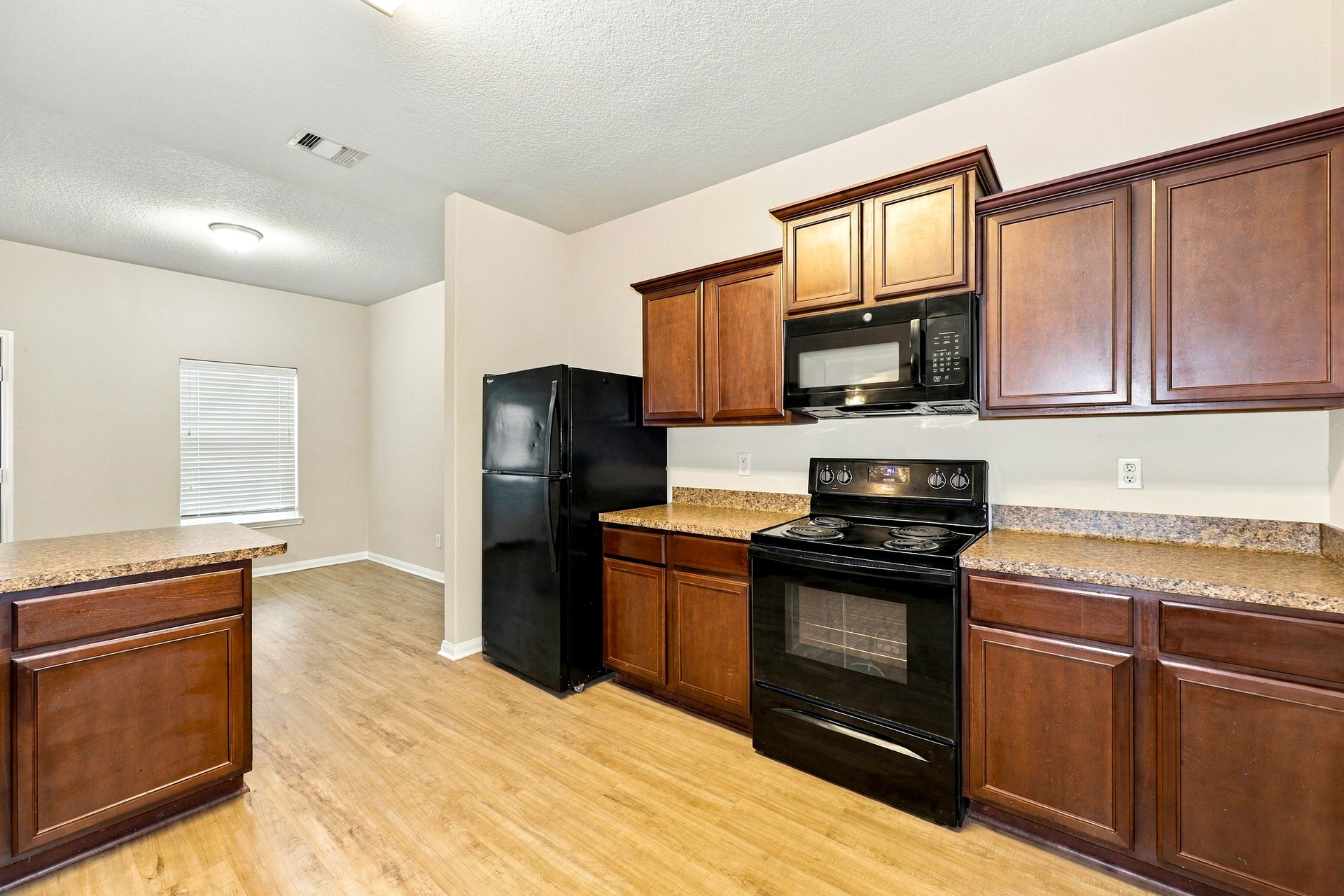 5827 Golden Cove Road Property Photo 9