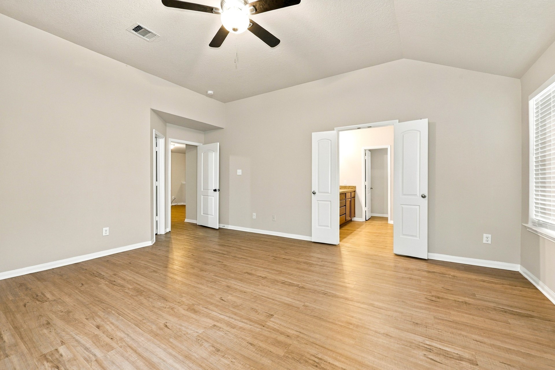5827 Golden Cove Road Property Photo 10