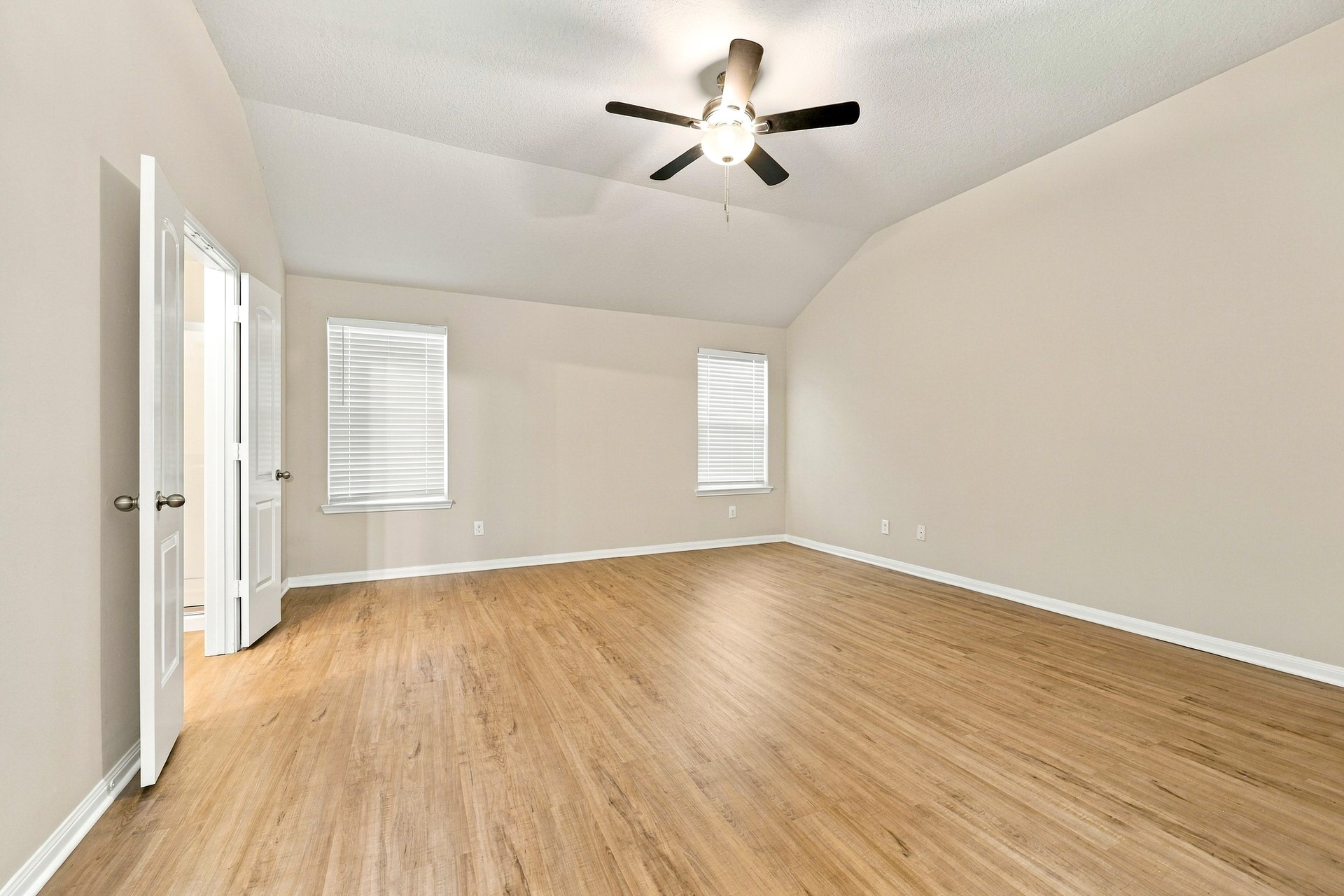 5827 Golden Cove Road Property Photo 15