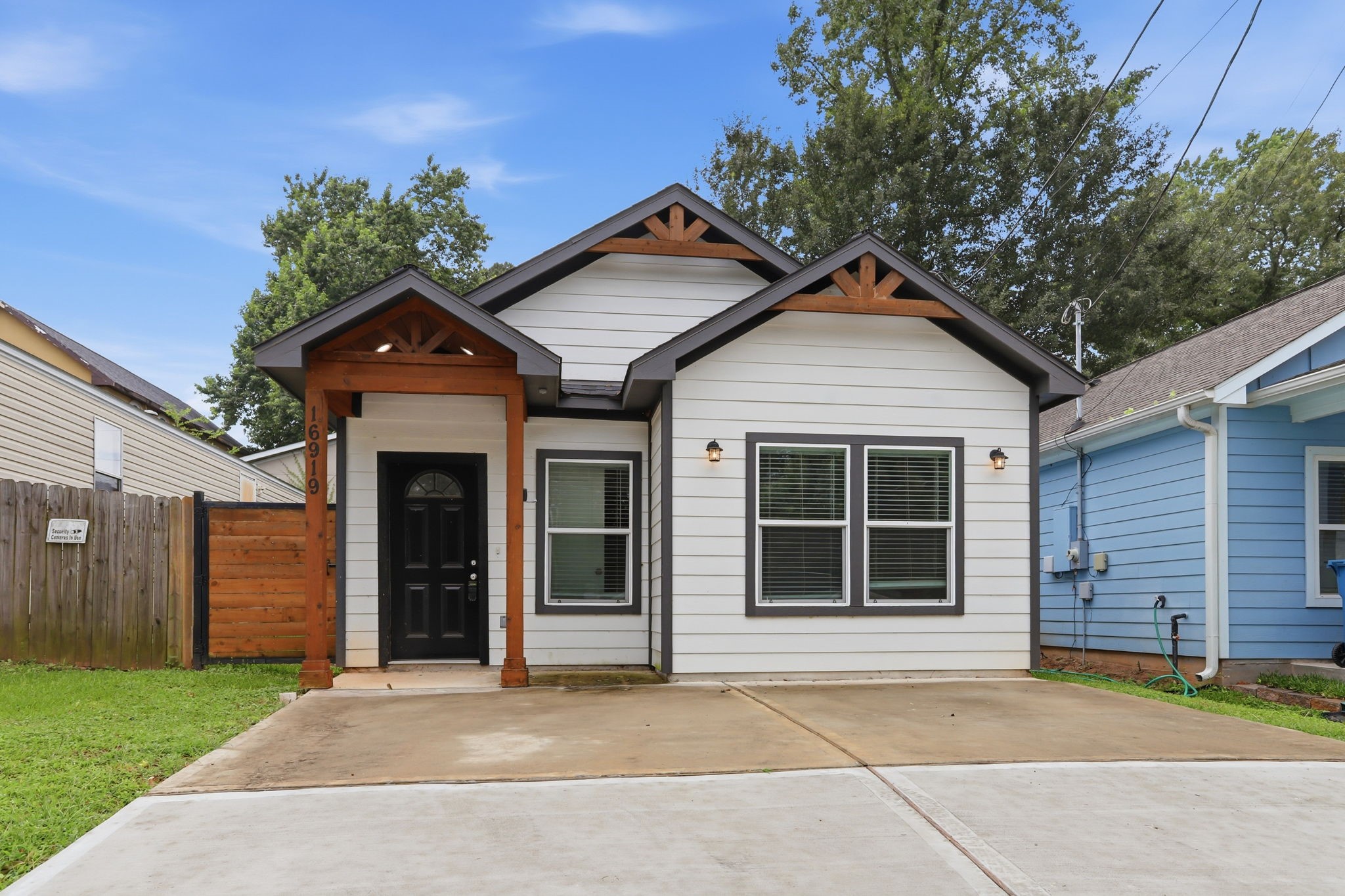 16919 Balmoral Property Photo 1