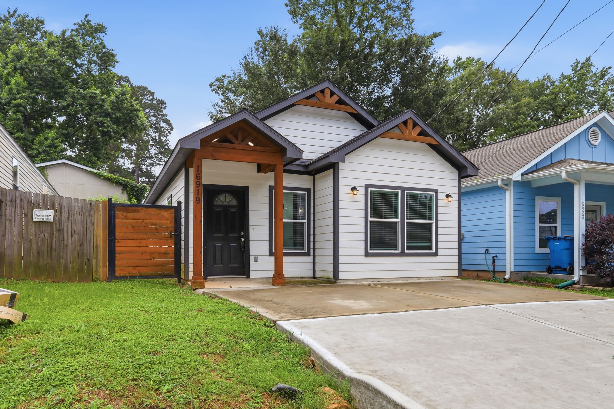16919 Balmoral Property Photo 3