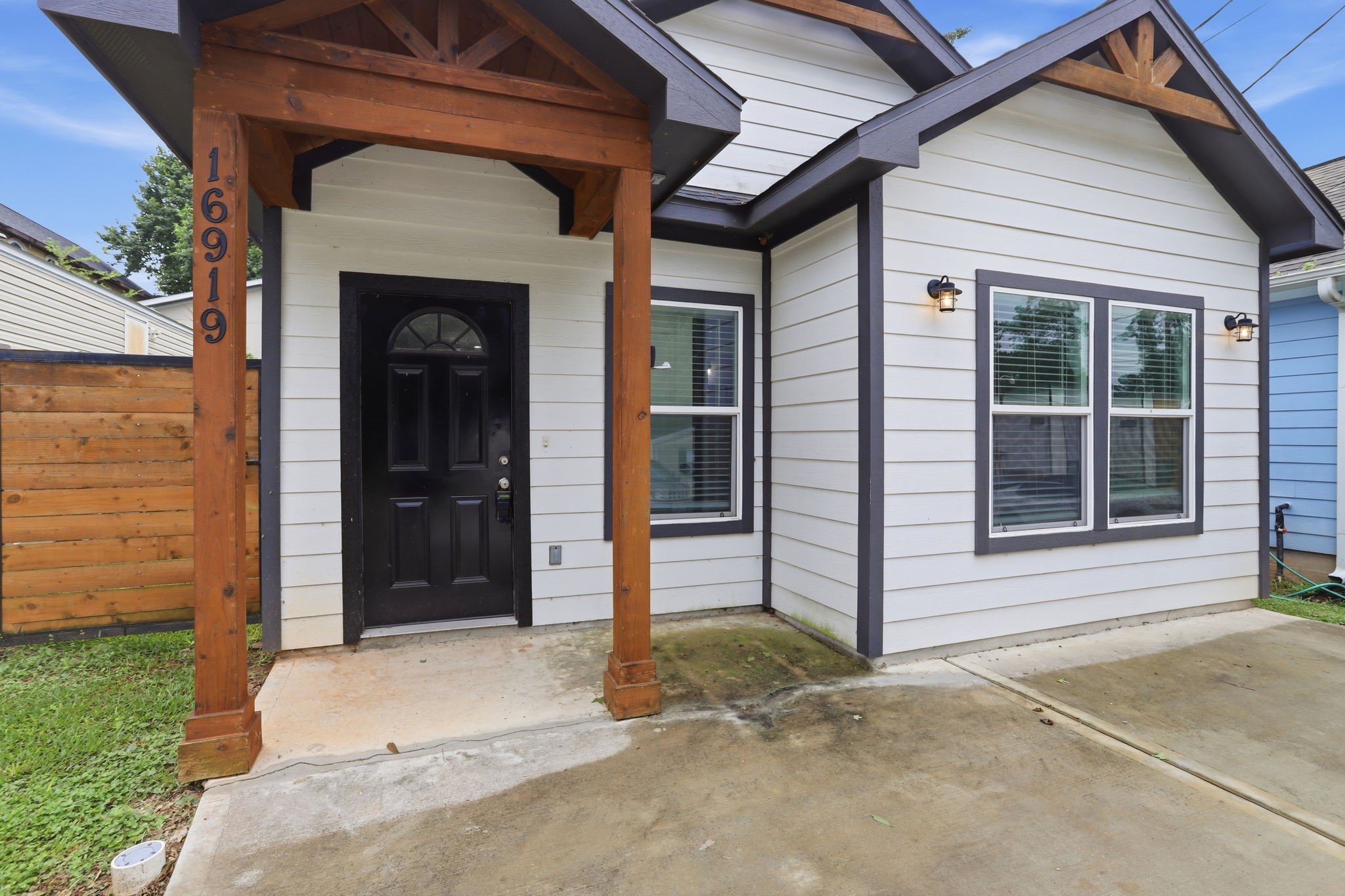 16919 Balmoral Property Photo 4