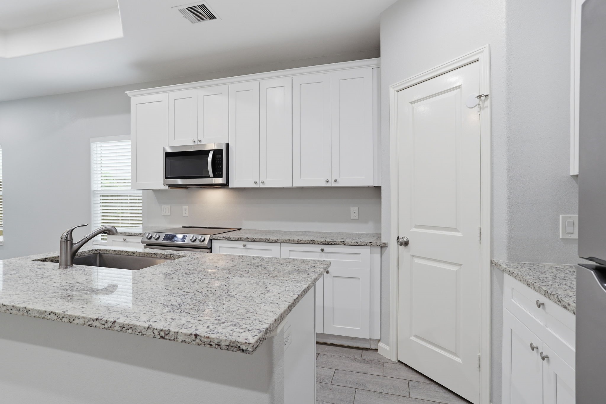 16919 Balmoral Property Photo 14
